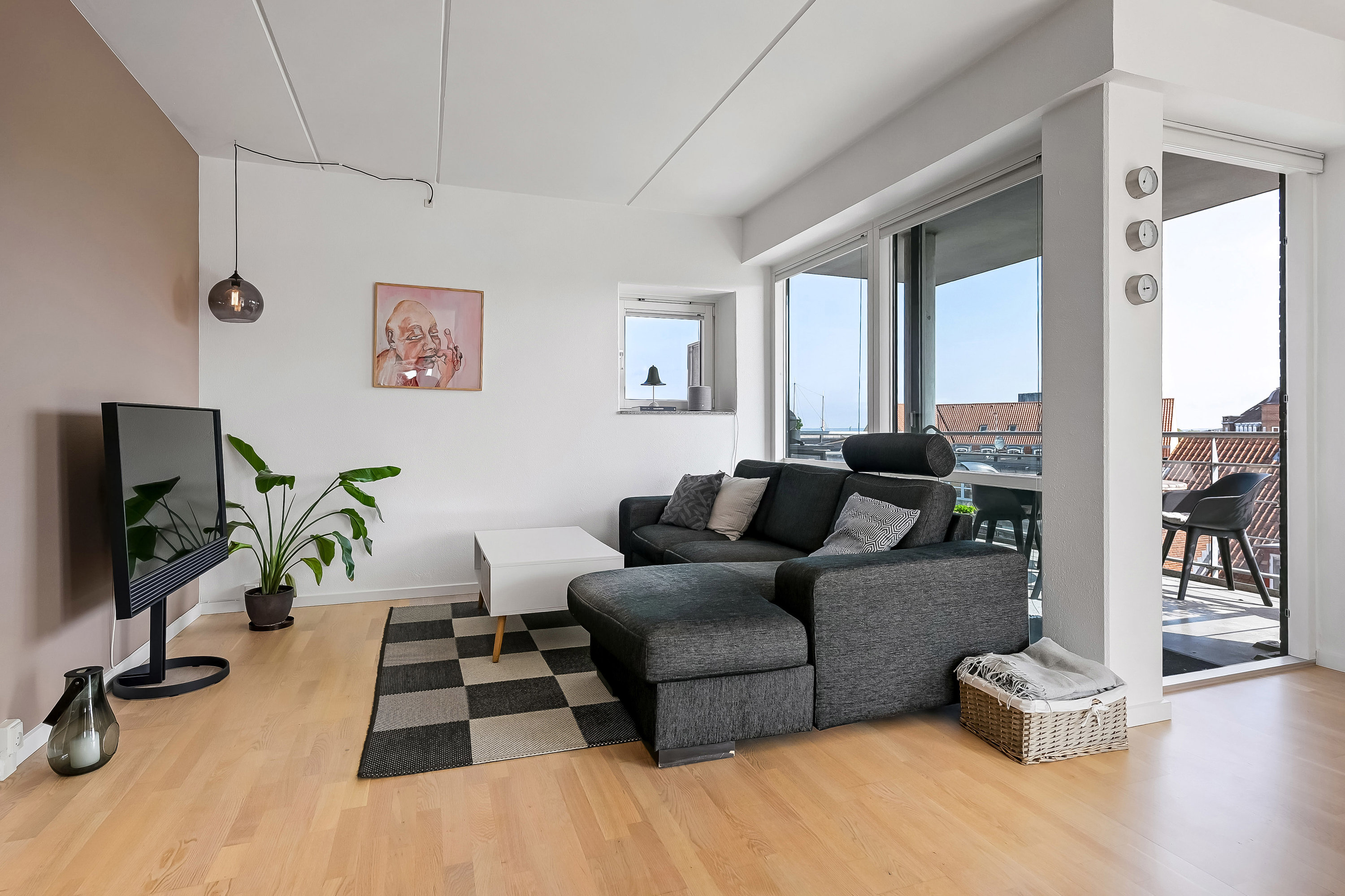 Fremhævet stue billede i fuldskærmstilstand. Billede af Smedegade 2, 3. th., 7600 Struer