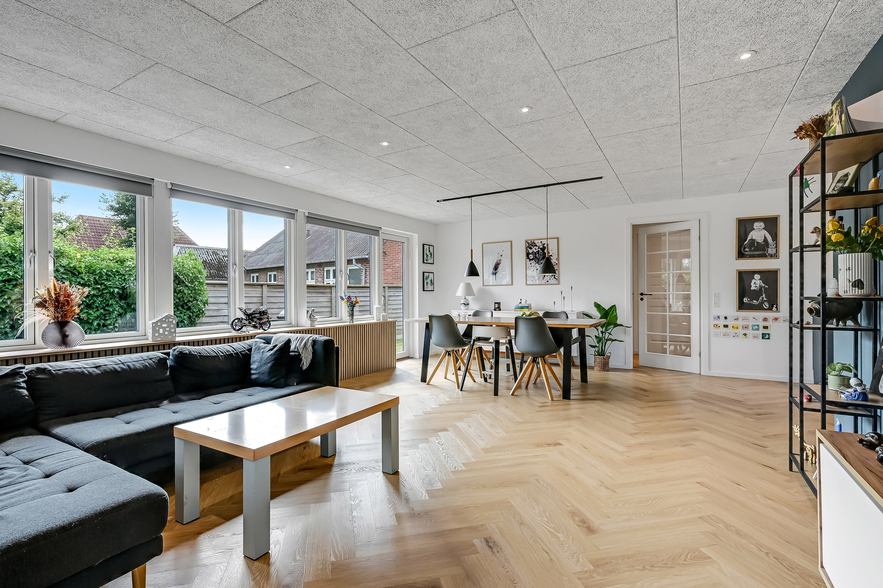 Fremhævet stue billede i fuldskærmstilstand. Billede af Thagårdvej 4, Humlum, 7600 Struer