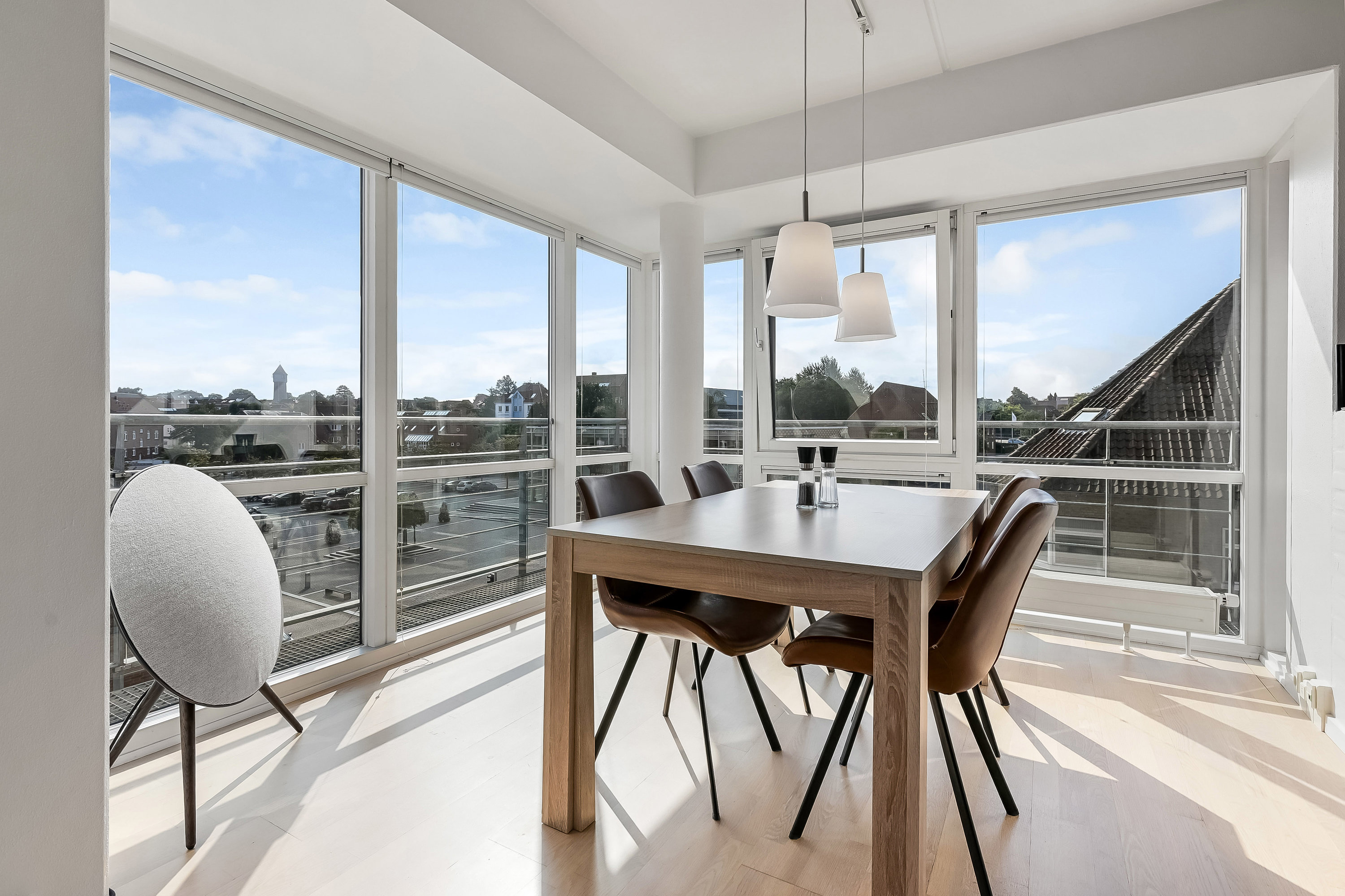 Fremhævet stue billede i fuldskærmstilstand. Billede af Smedegade 2, 3. th., 7600 Struer