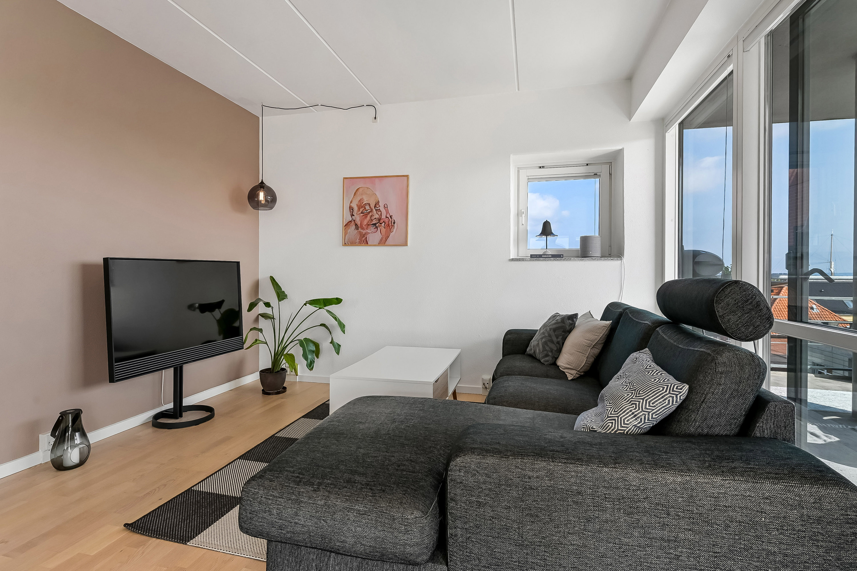 Fremhævet stue billede i fuldskærmstilstand. Billede af Smedegade 2, 3. th., 7600 Struer