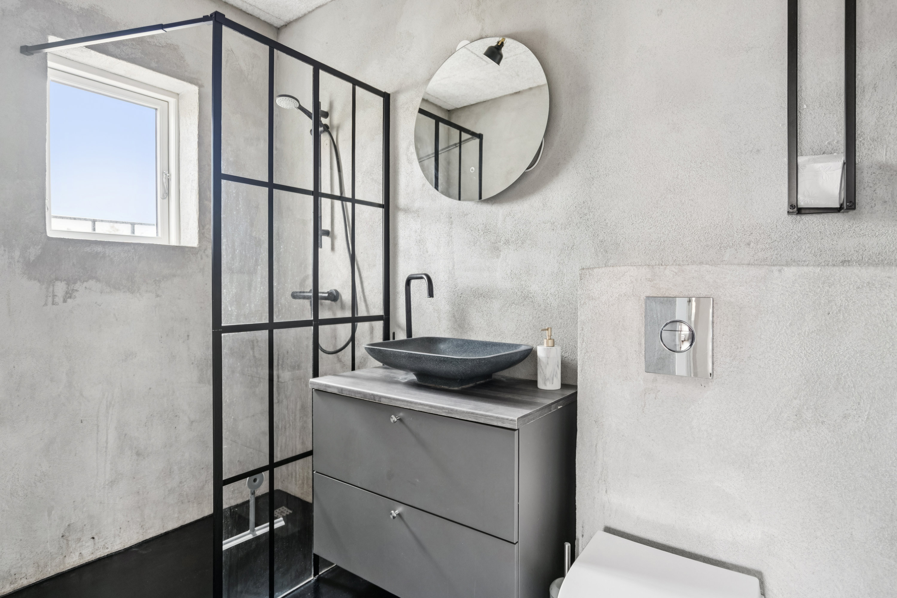 Fremhævet badeværelse billede i fuldskærmstilstand. Billede af Kong Eriks Vej 7A, 9990 Skagen