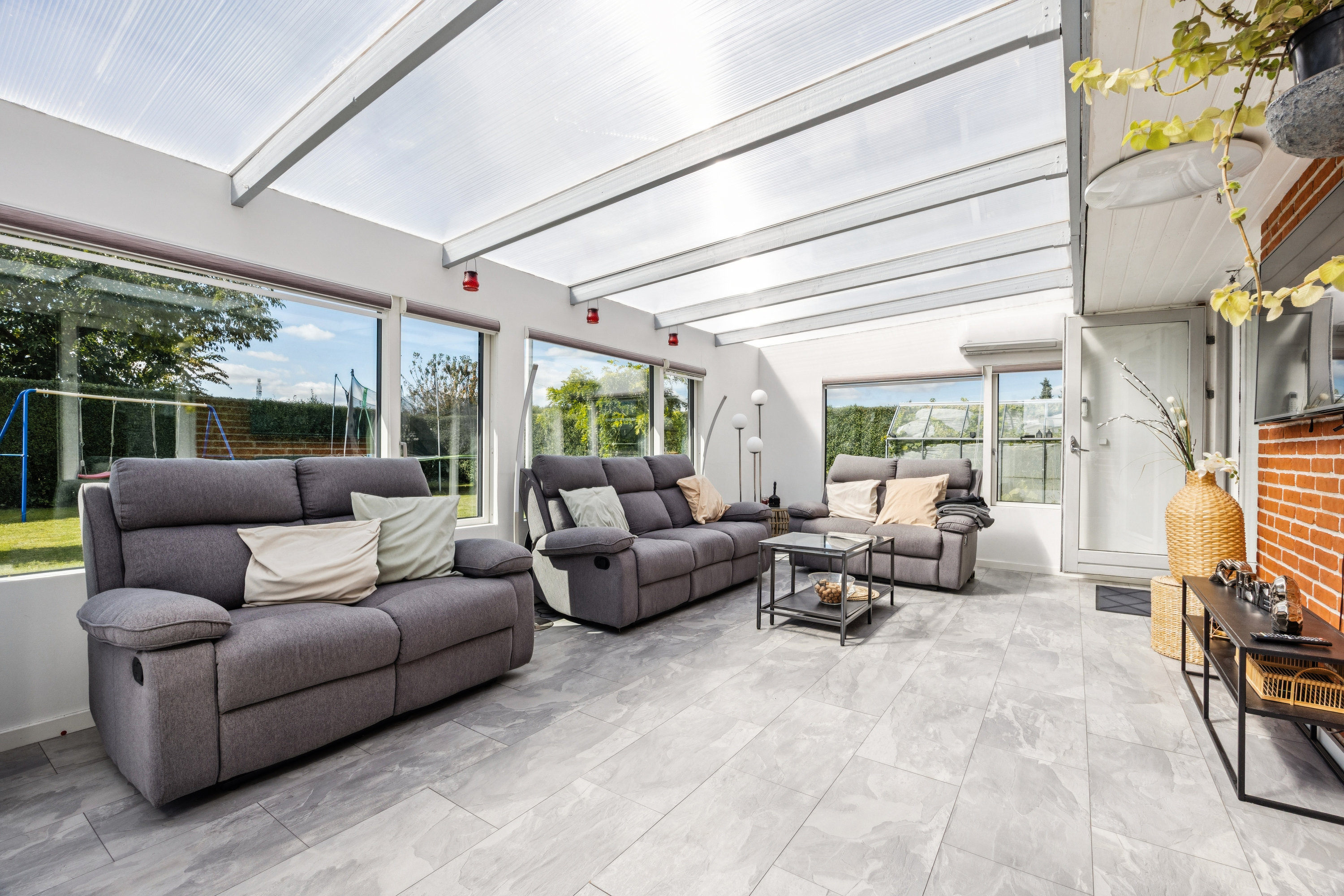 Fremhævet stue billede i fuldskærmstilstand. Billede af Neergaardparken 15, 4140 Borup