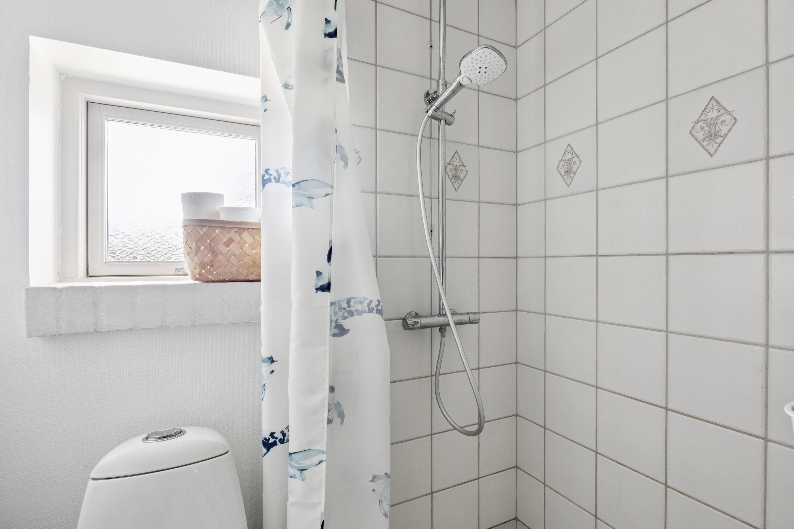 Fremhævet badeværelse billede i fuldskærmstilstand. Billede af Neergaardparken 15, 4140 Borup