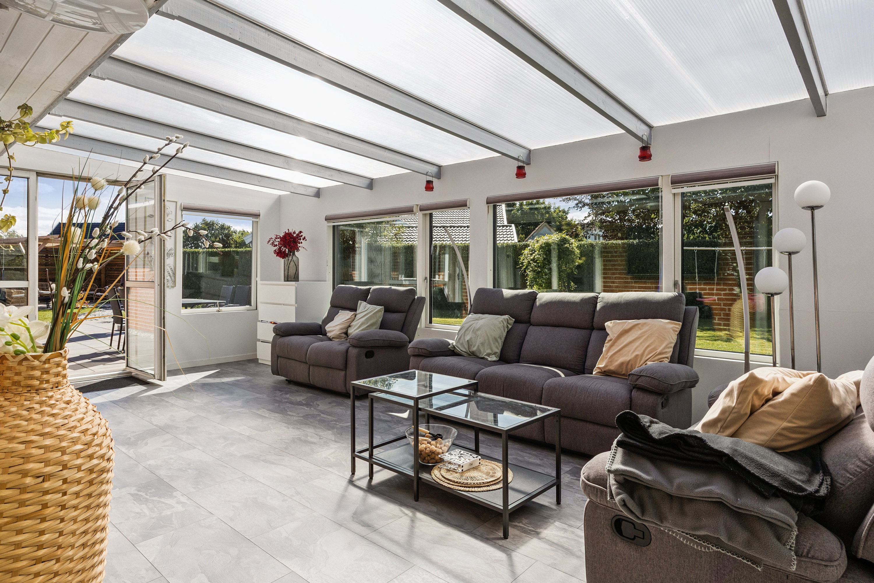 Miniaturebillede 1: udestue. Billede af Neergaardparken 15, 4140 Borup