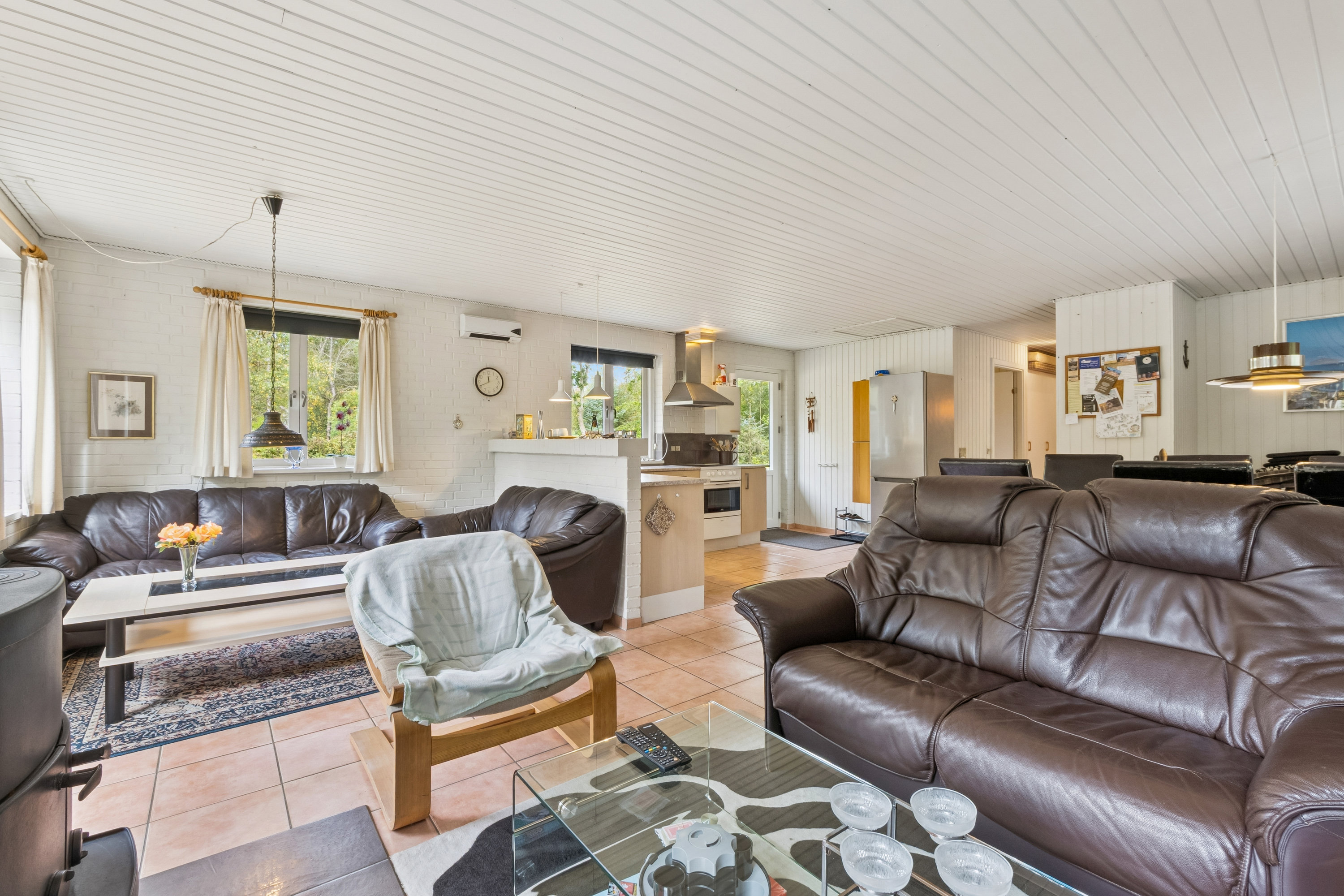 Fremhævet stue billede i fuldskærmstilstand. Billede af Engelstskovvej 20, Færker Vig, 7884 Fur