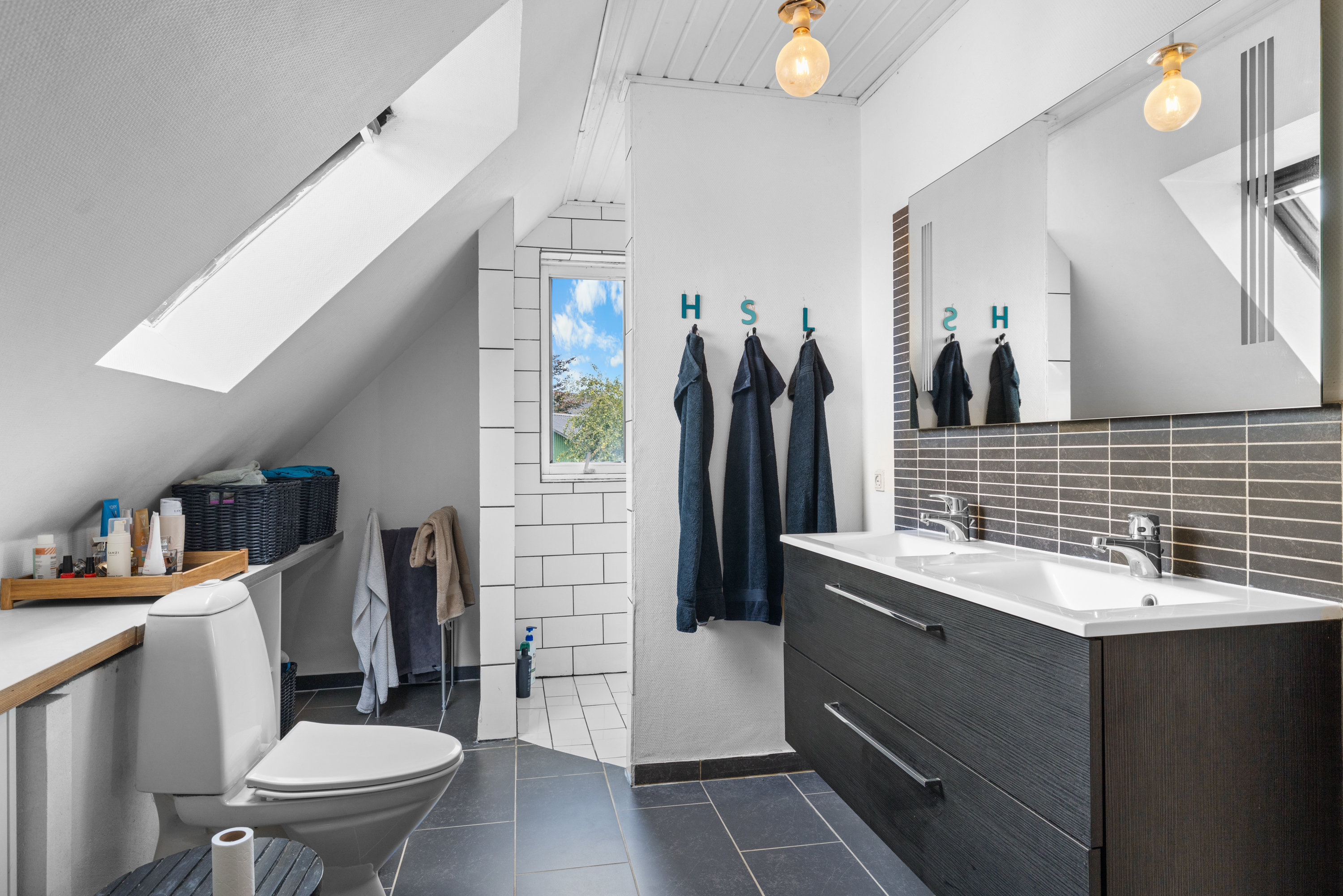 Fremhævet badeværelse billede i fuldskærmstilstand. Billede af Faldsledvej 5, Håstrup, 5600 Faaborg