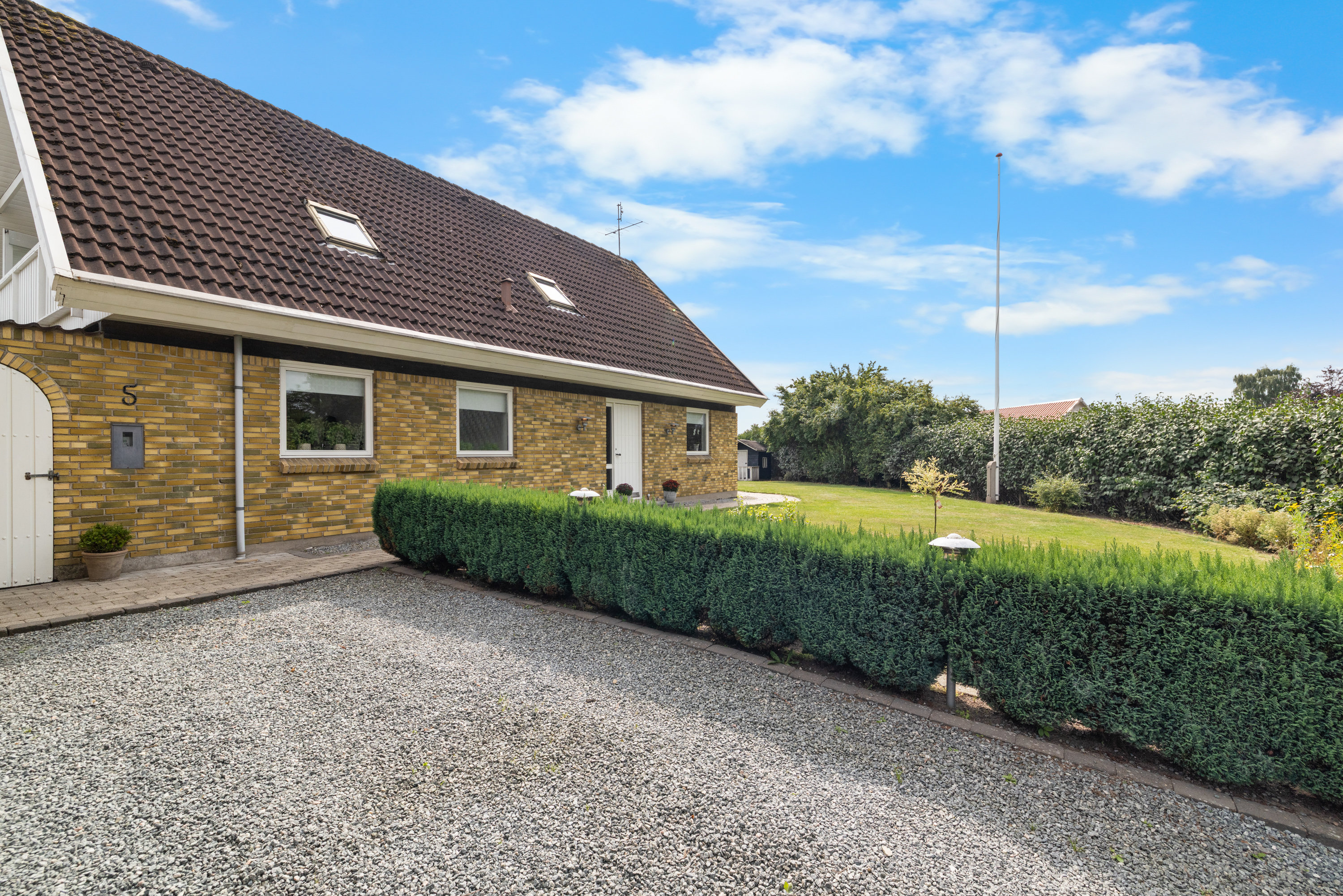 Fremhævet facade billede i fuldskærmstilstand. Billede af Faldsledvej 5, Håstrup, 5600 Faaborg