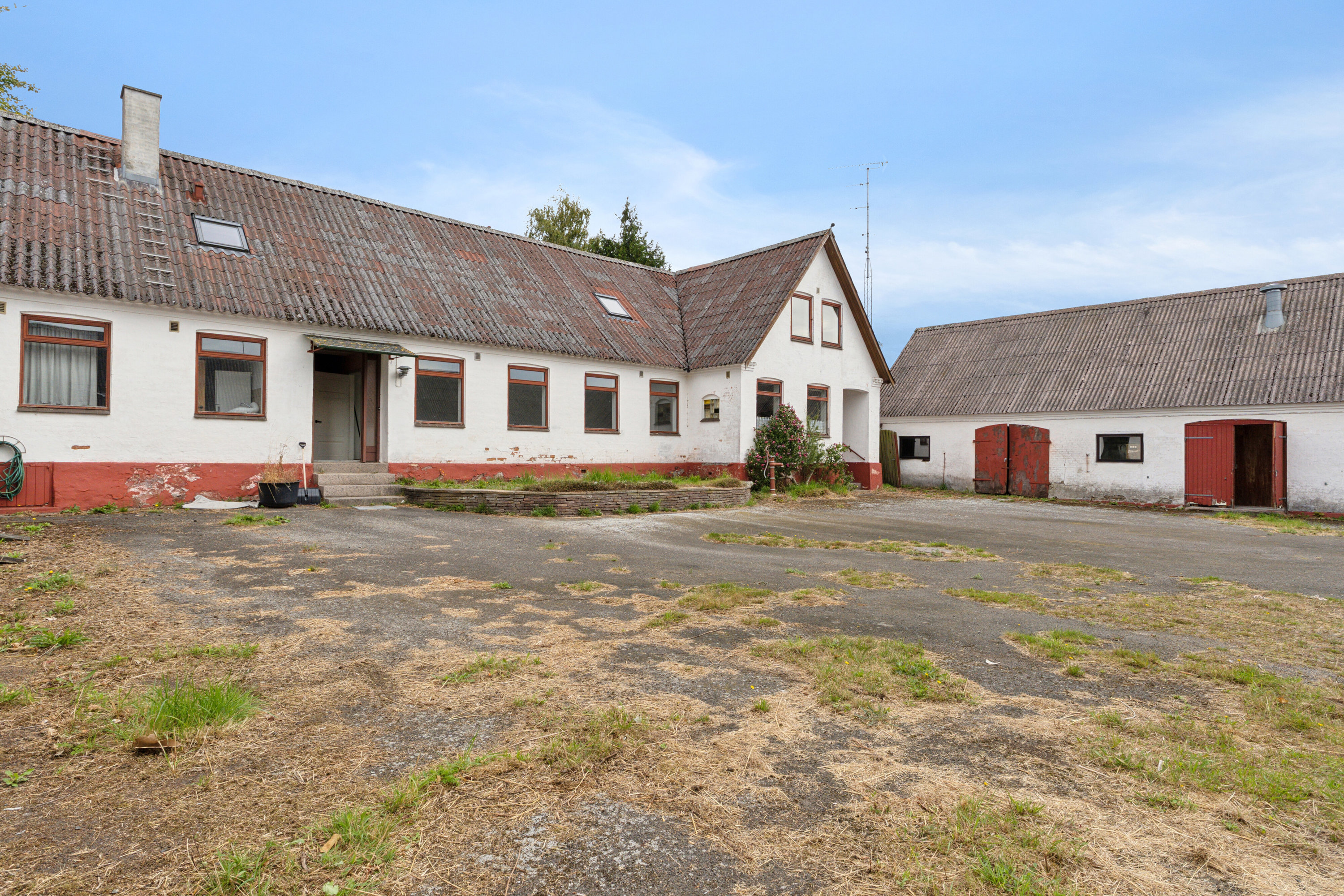 Miniaturebillede 2: set fra vejen. Billede af Rønnevej 70, Bodilsker, 3730 Nexø