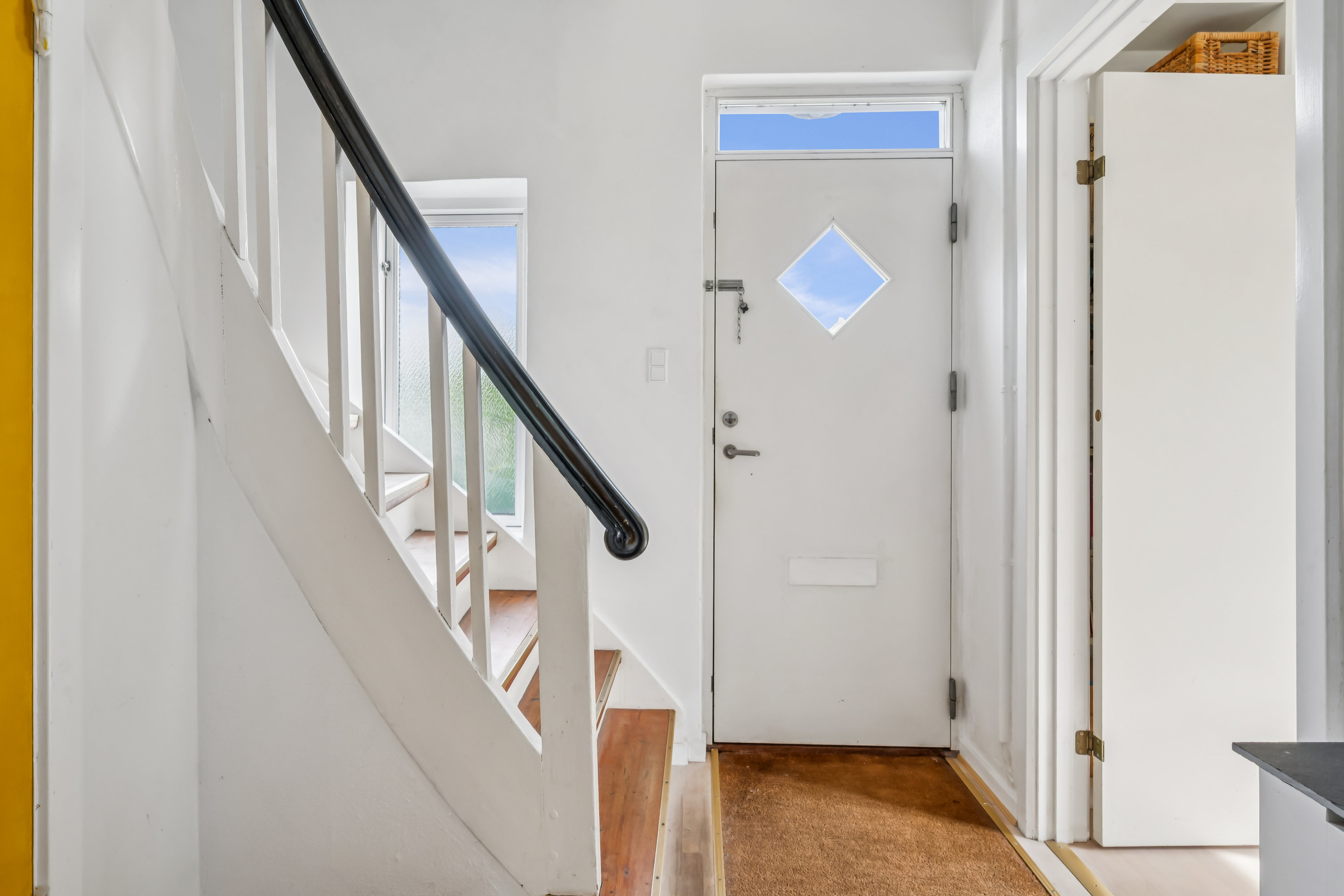 Fremhævet gang billede i fuldskærmstilstand. Billede af Solbakken 15, 8240 Risskov