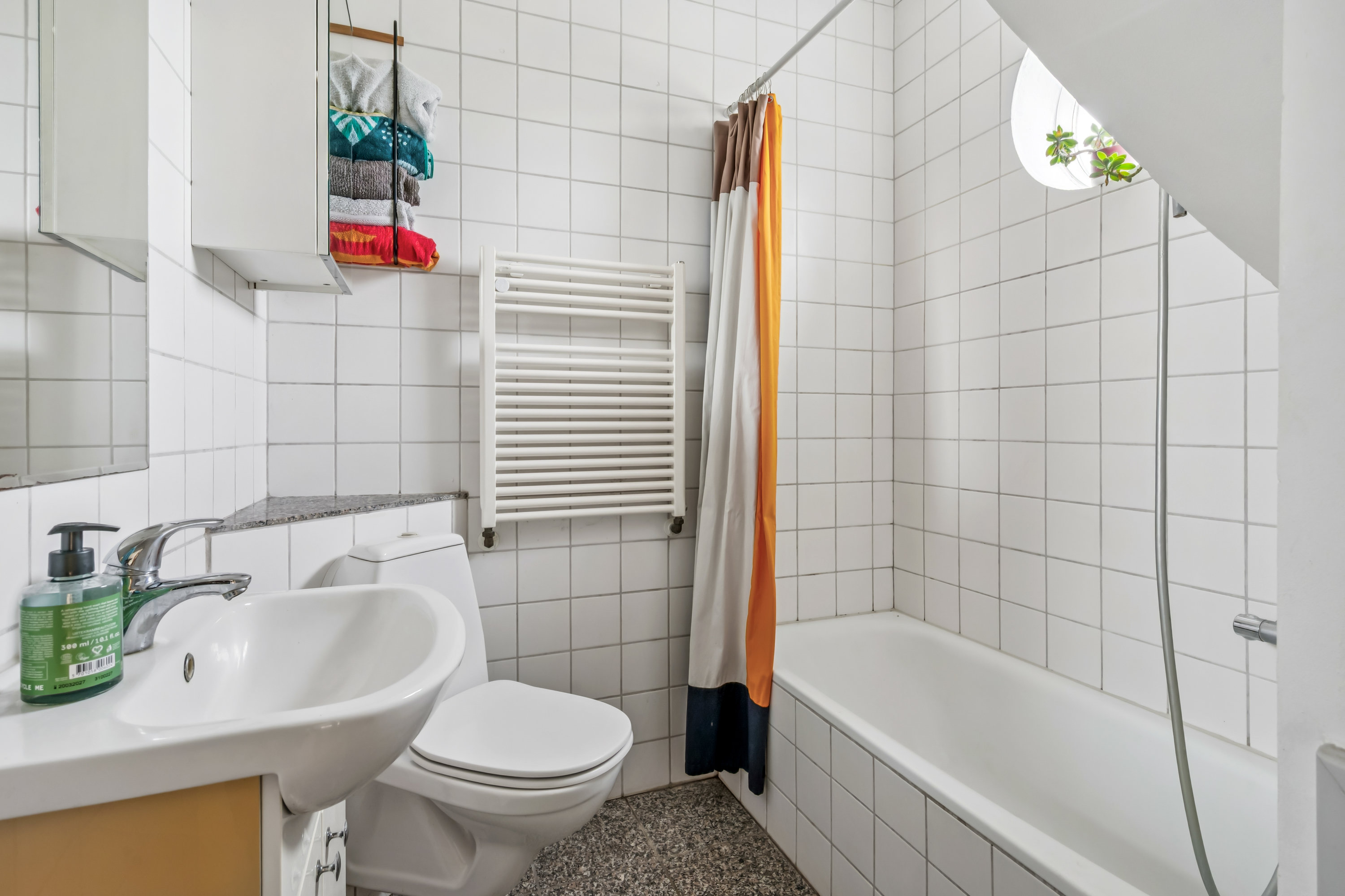 Fremhævet badeværelse billede i fuldskærmstilstand. Billede af Solbakken 15, 8240 Risskov