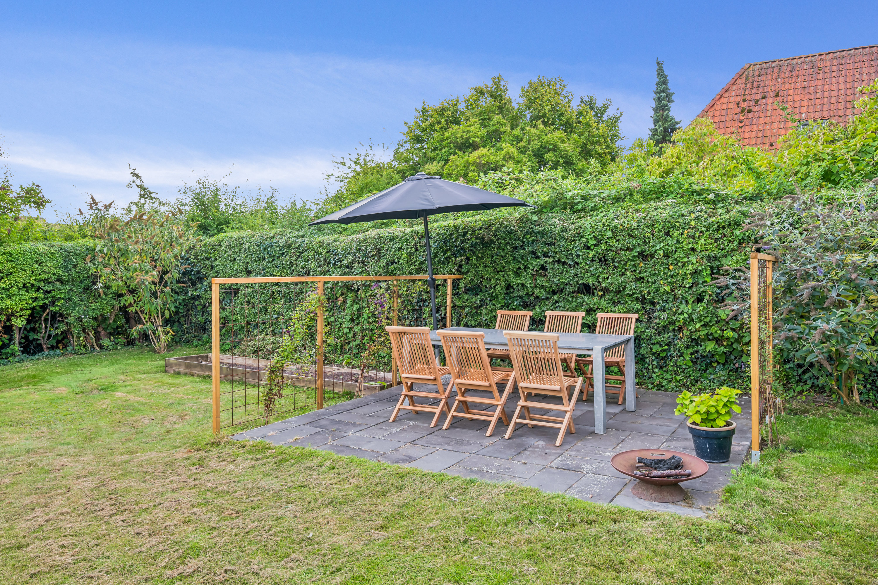 Fremhævet have billede i fuldskærmstilstand. Billede af Solbakken 15, 8240 Risskov