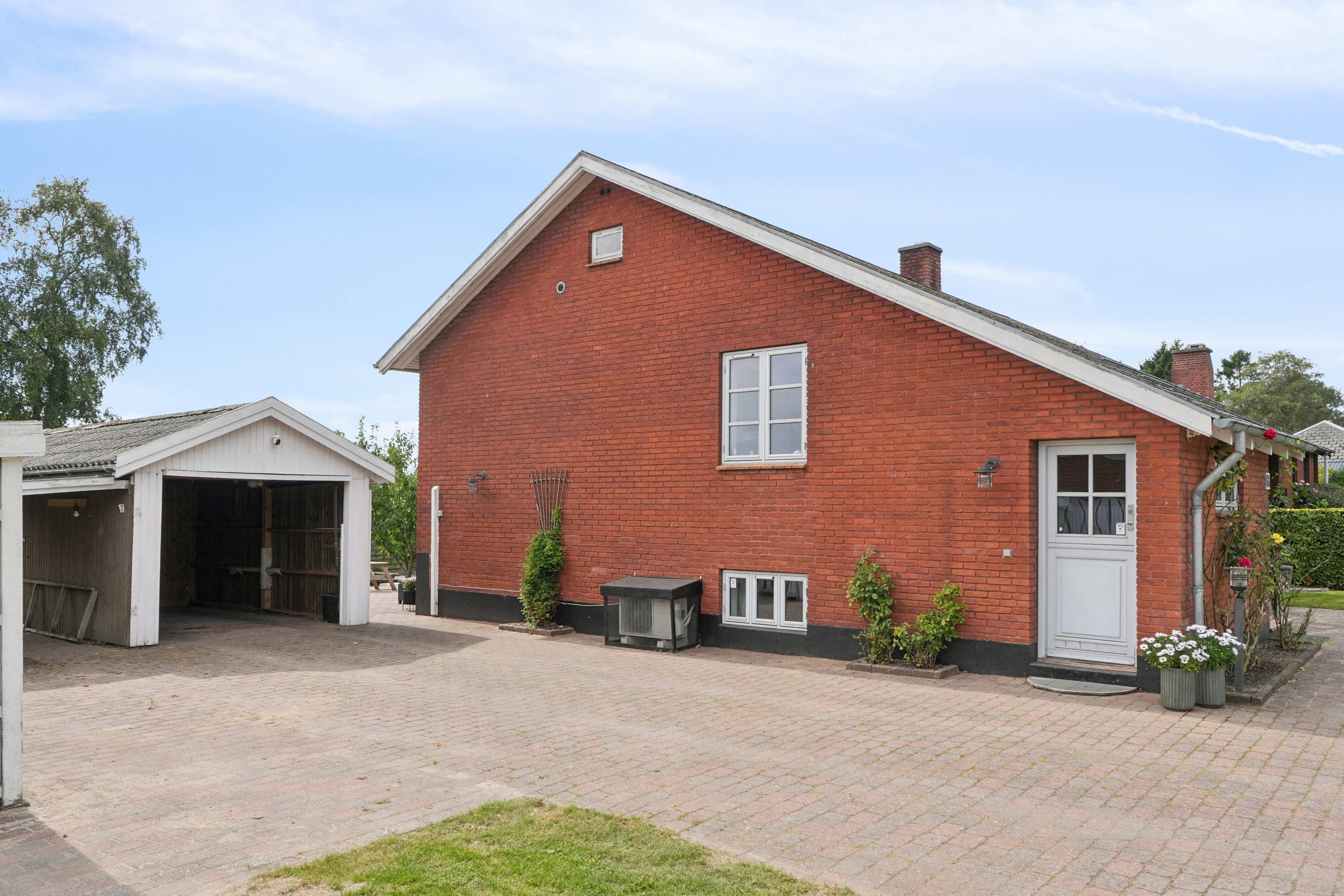 Fremhævet udendørs billede i fuldskærmstilstand. Billede af Stationsvej 68, 5771 Stenstrup