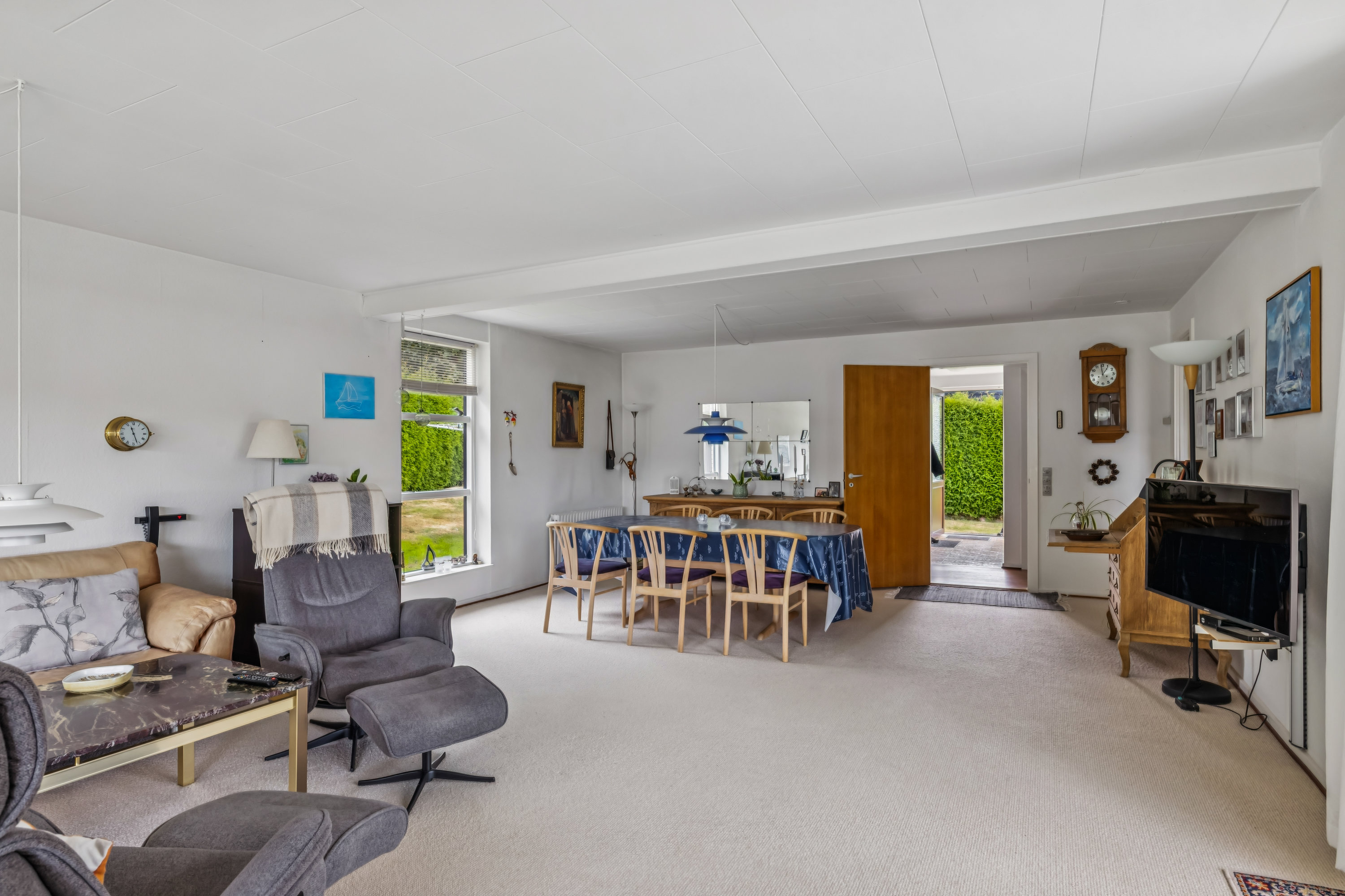 Fremhævet stue billede i fuldskærmstilstand. Billede af Engblommevej 25, 8410 Rønde