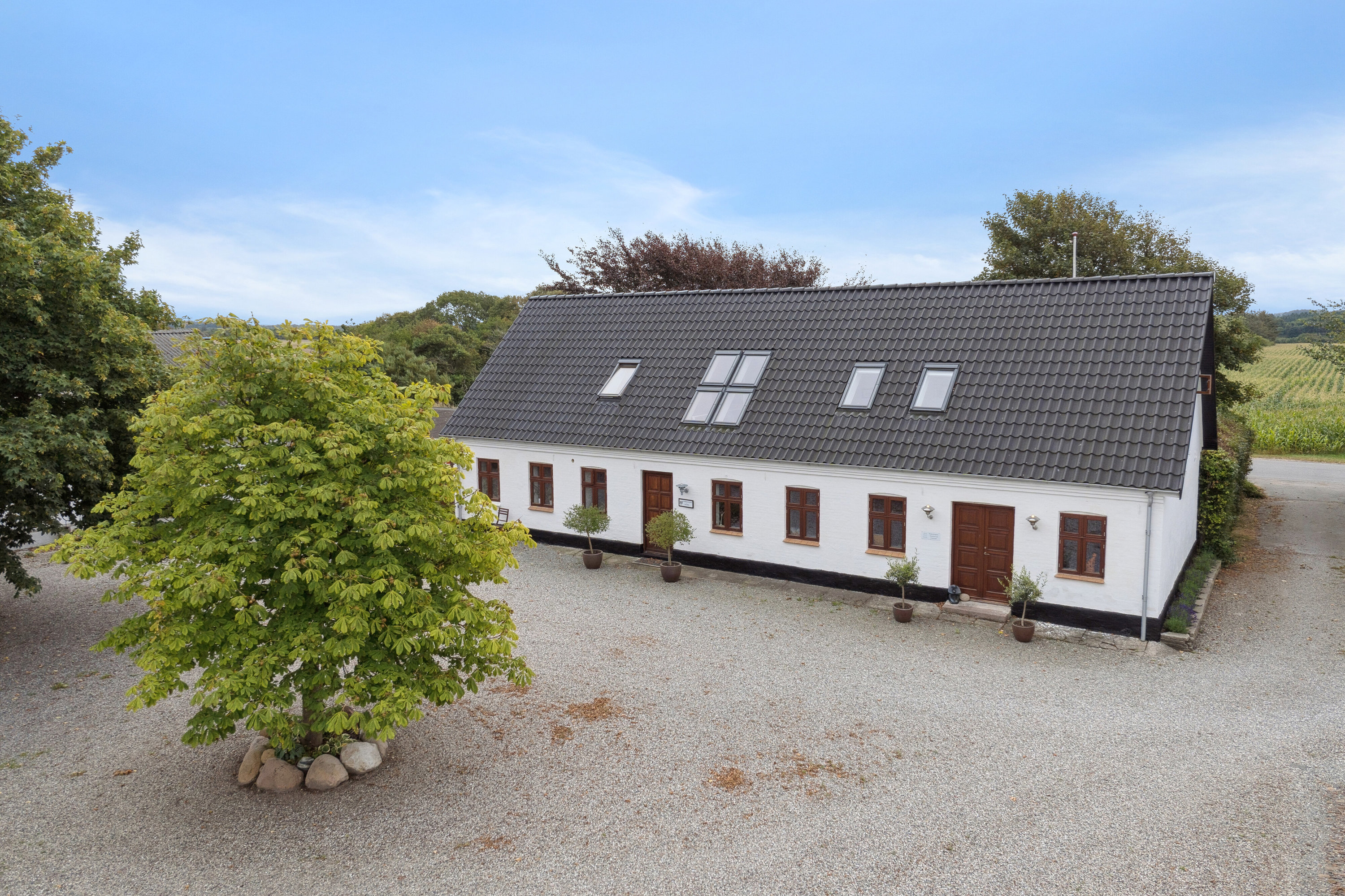 Miniaturebillede 1: set fra gårdsplads. Billede af Hvirrekærvej 148, Bjergby, 9800 Hjørring