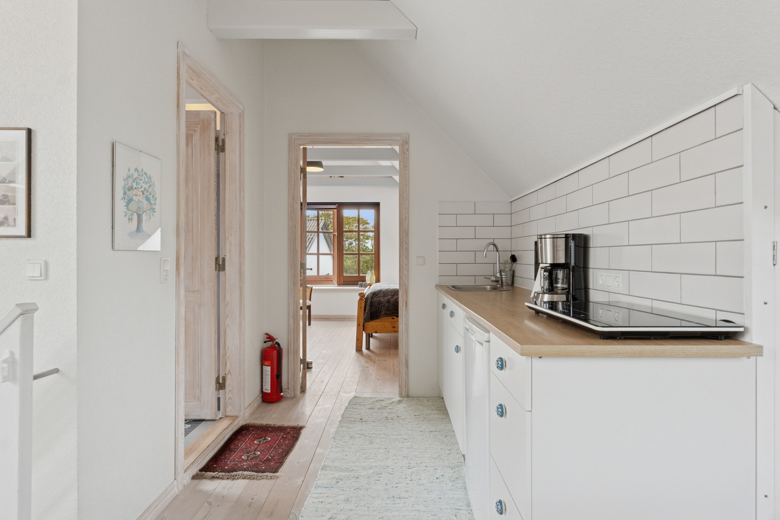 Fremhævet te-køkken billede i fuldskærmstilstand. Billede af Hvirrekærvej 148, Bjergby, 9800 Hjørring