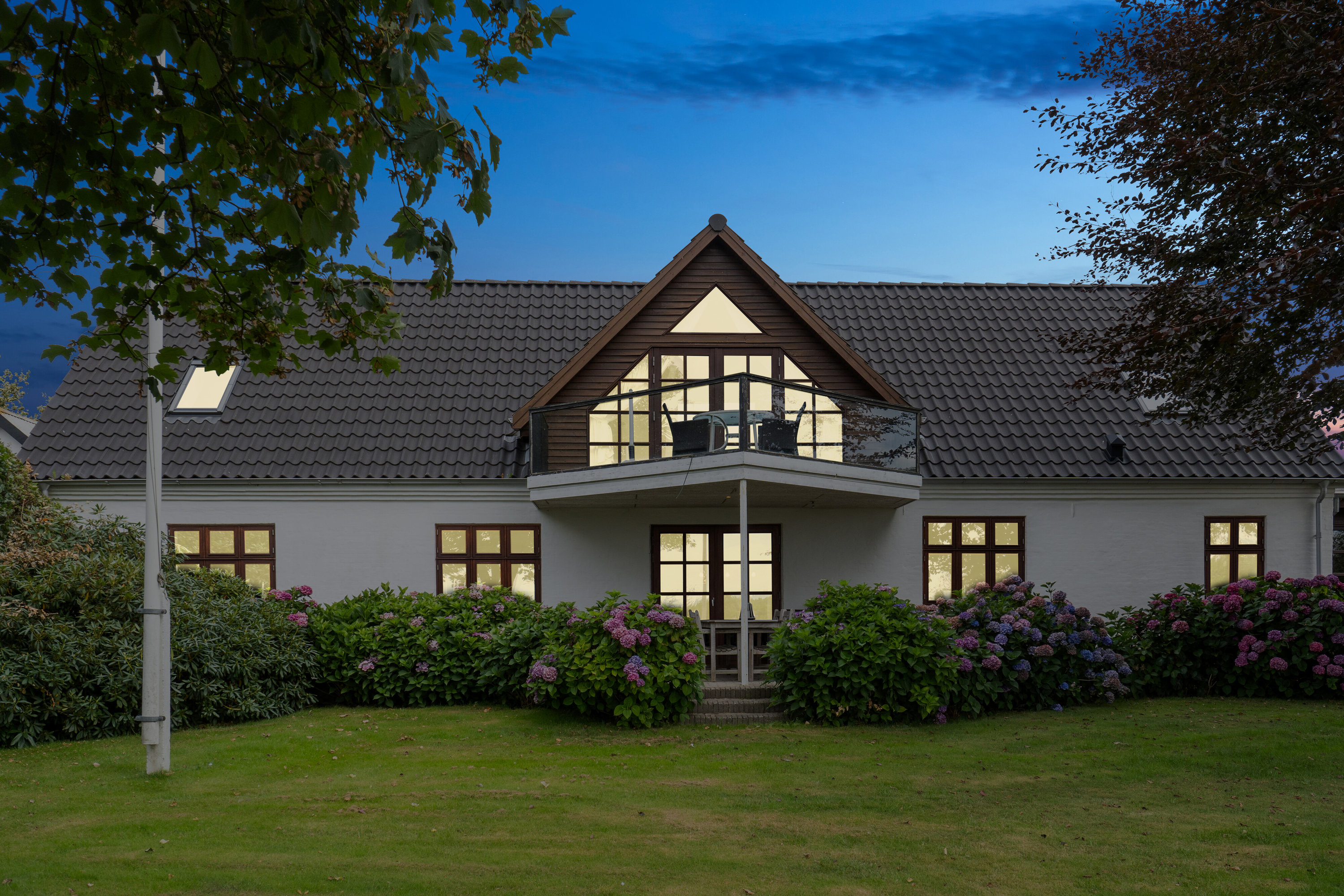 Fremhævet set fra haven billede i fuldskærmstilstand. Billede af Hvirrekærvej 148, Bjergby, 9800 Hjørring