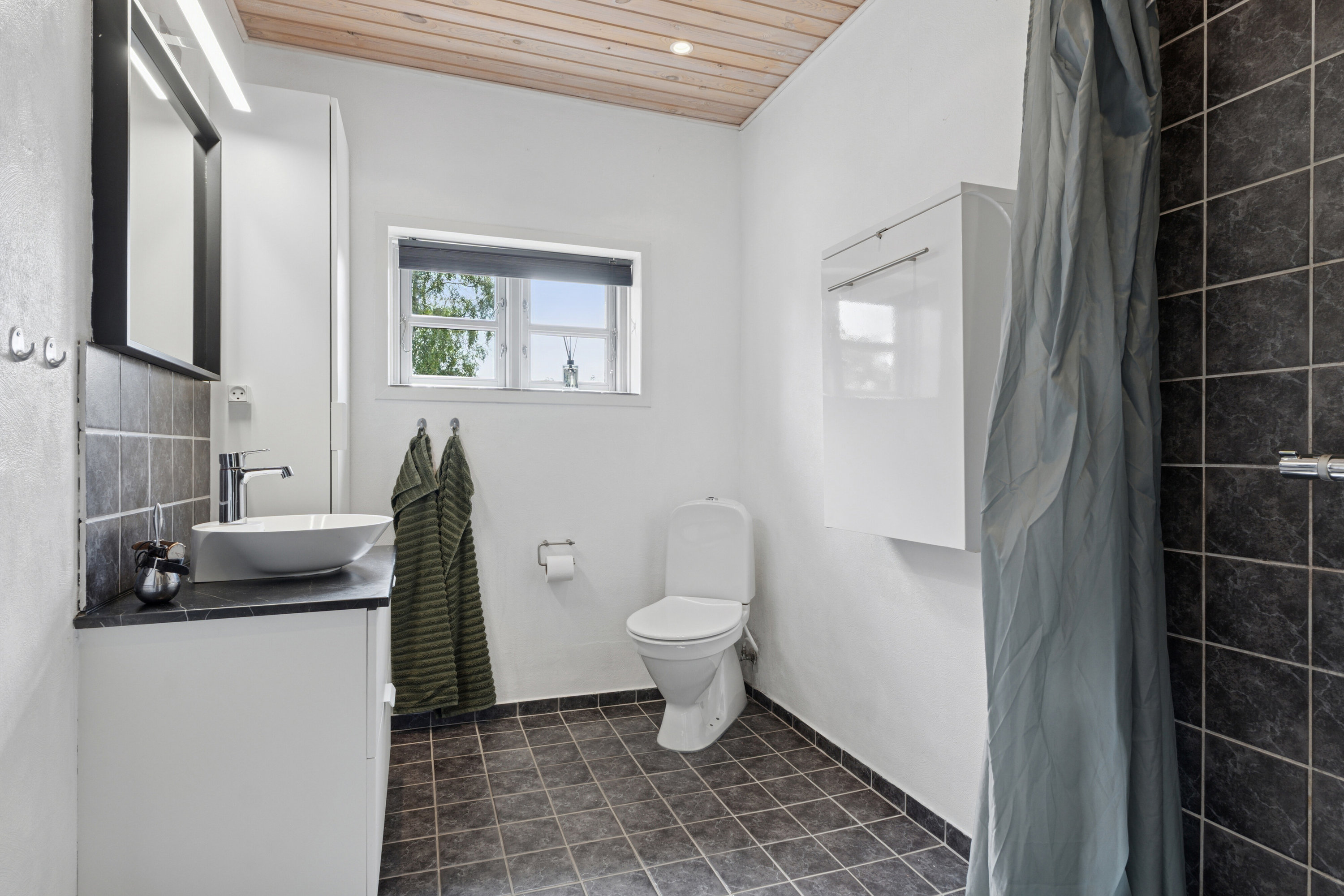 Fremhævet badeværelse billede i fuldskærmstilstand. Billede af Stationsvej 68, 5771 Stenstrup