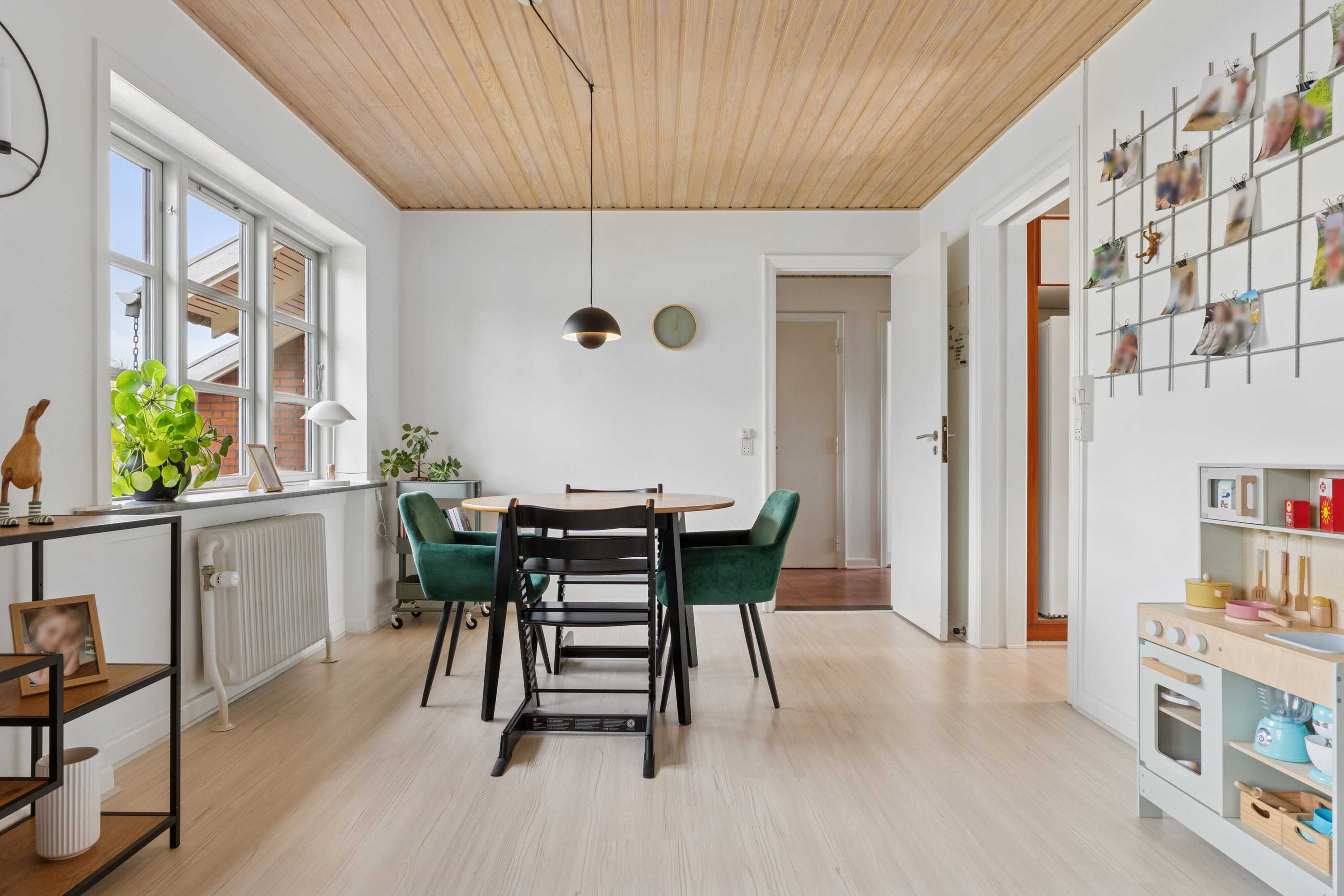 Fremhævet spisestue billede i fuldskærmstilstand. Billede af Stationsvej 68, 5771 Stenstrup