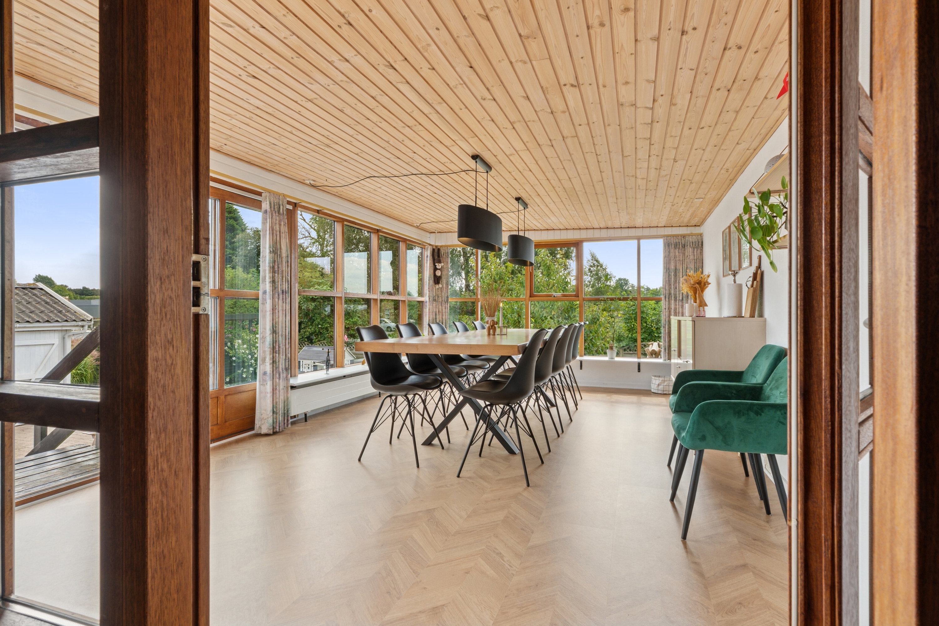 Fremhævet spisestue billede i fuldskærmstilstand. Billede af Stationsvej 68, 5771 Stenstrup