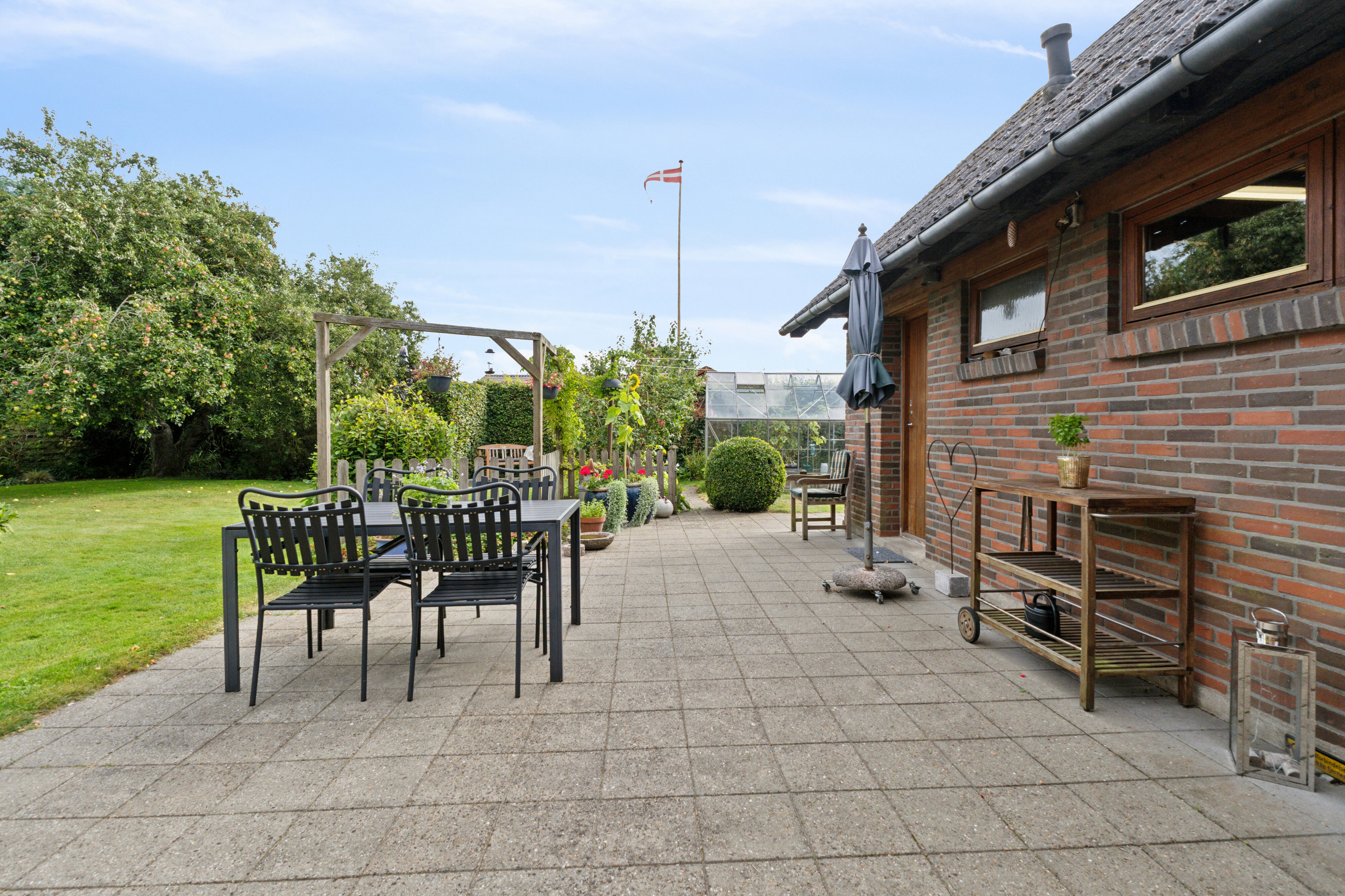 Fremhævet terrasse billede i fuldskærmstilstand. Billede af Måre Byvej 9, Måre, 5853 Ørbæk