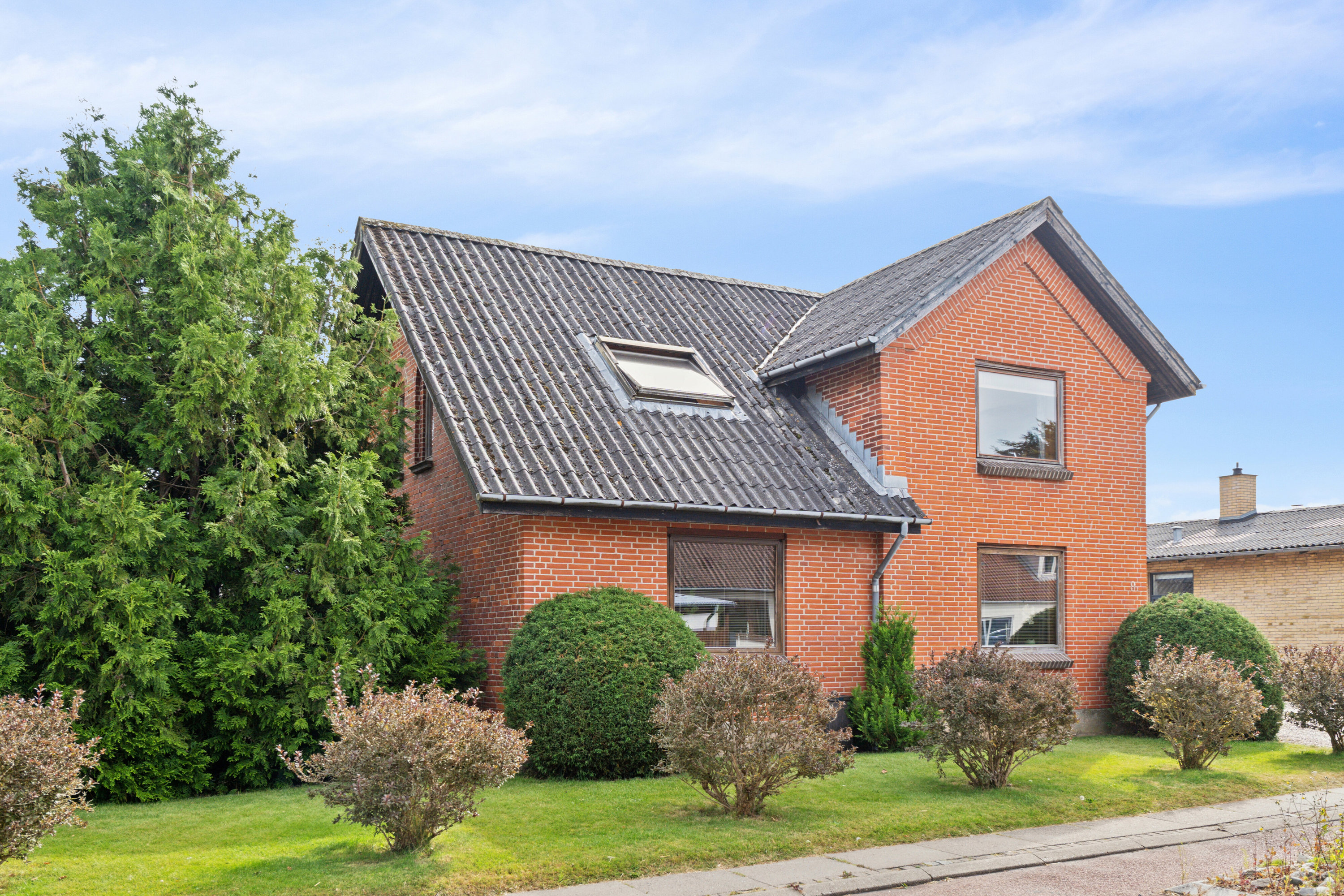 Fremhævet set fra vejen billede i fuldskærmstilstand. Billede af Måre Byvej 9, Måre, 5853 Ørbæk