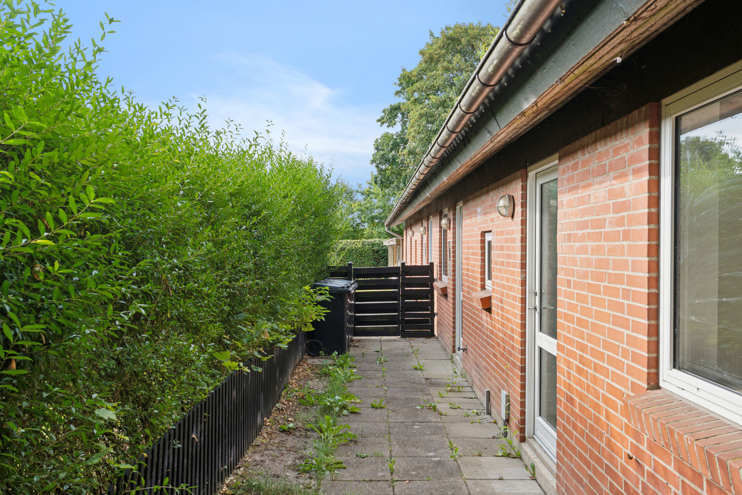 Fremhævet set fra haven billede i fuldskærmstilstand. Billede af Krogsgårdsvej 13F, Hvam, 8620 Kjellerup