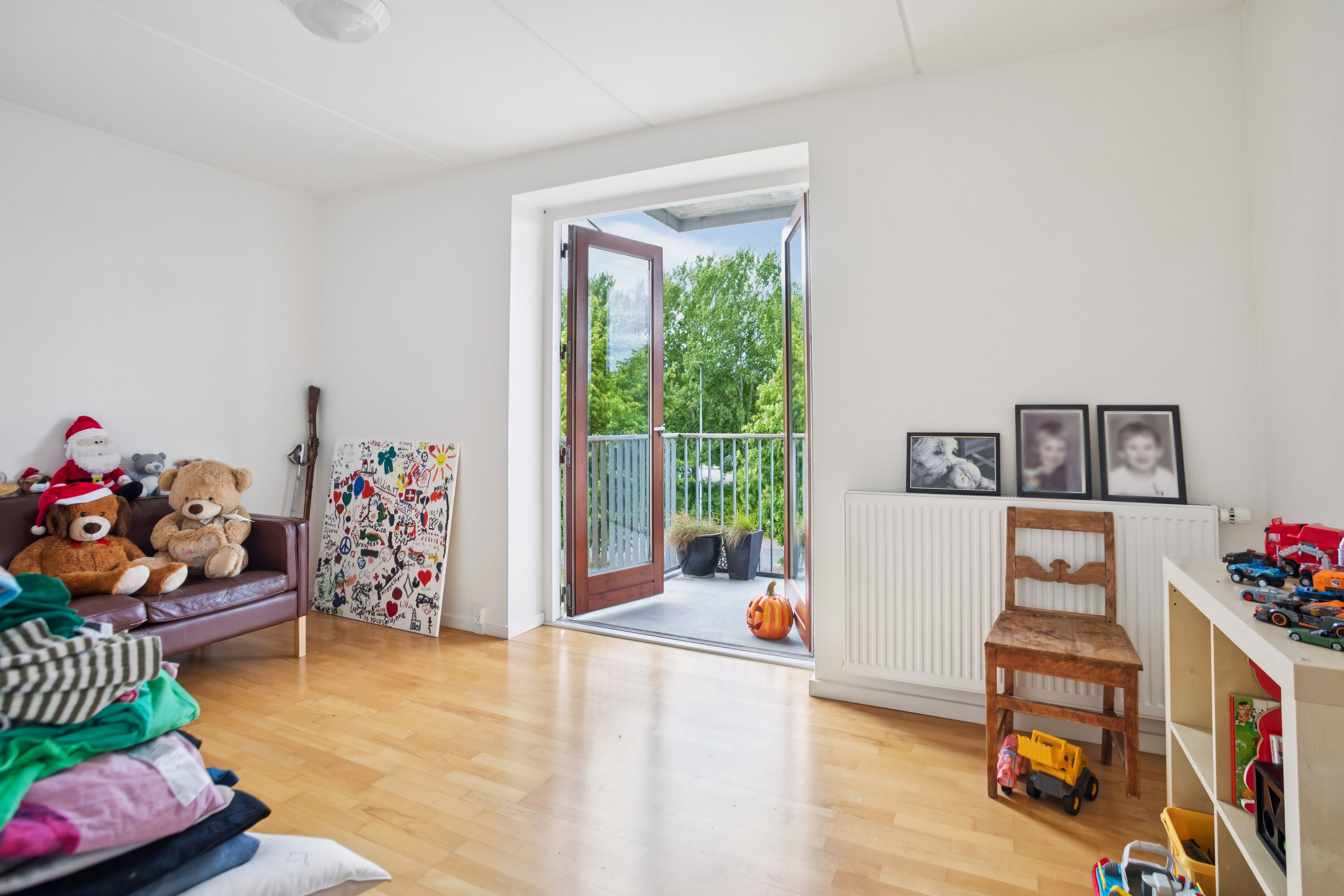 Fremhævet stue billede i fuldskærmstilstand. Billede af Skjeberg Alle 43, 1. th., Høje Taastrup, 2630 Taastrup