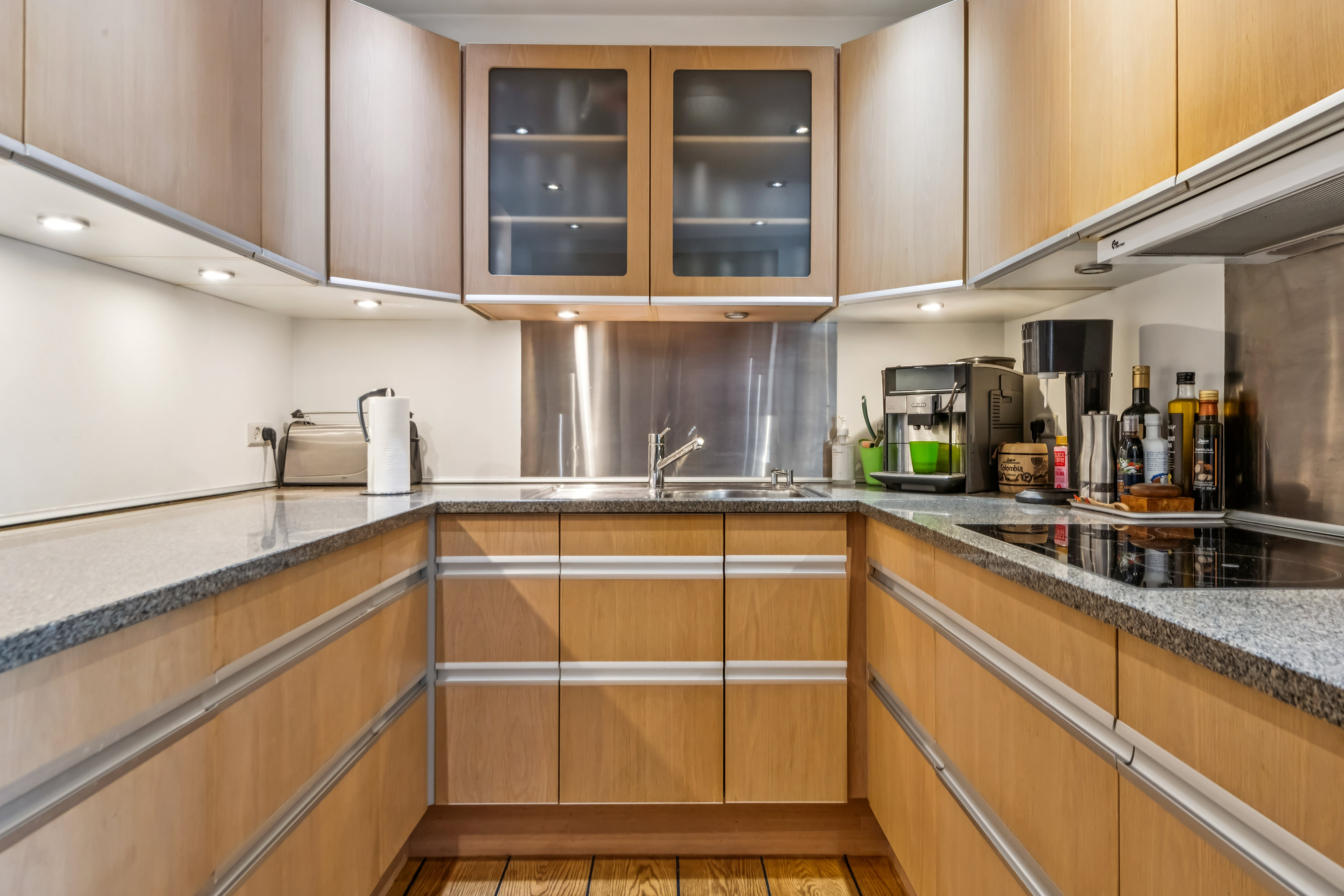 Fremhævet køkken billede i fuldskærmstilstand. Billede af Godske Lindenovs Vej 211, Gug, 9210 Aalborg SØ