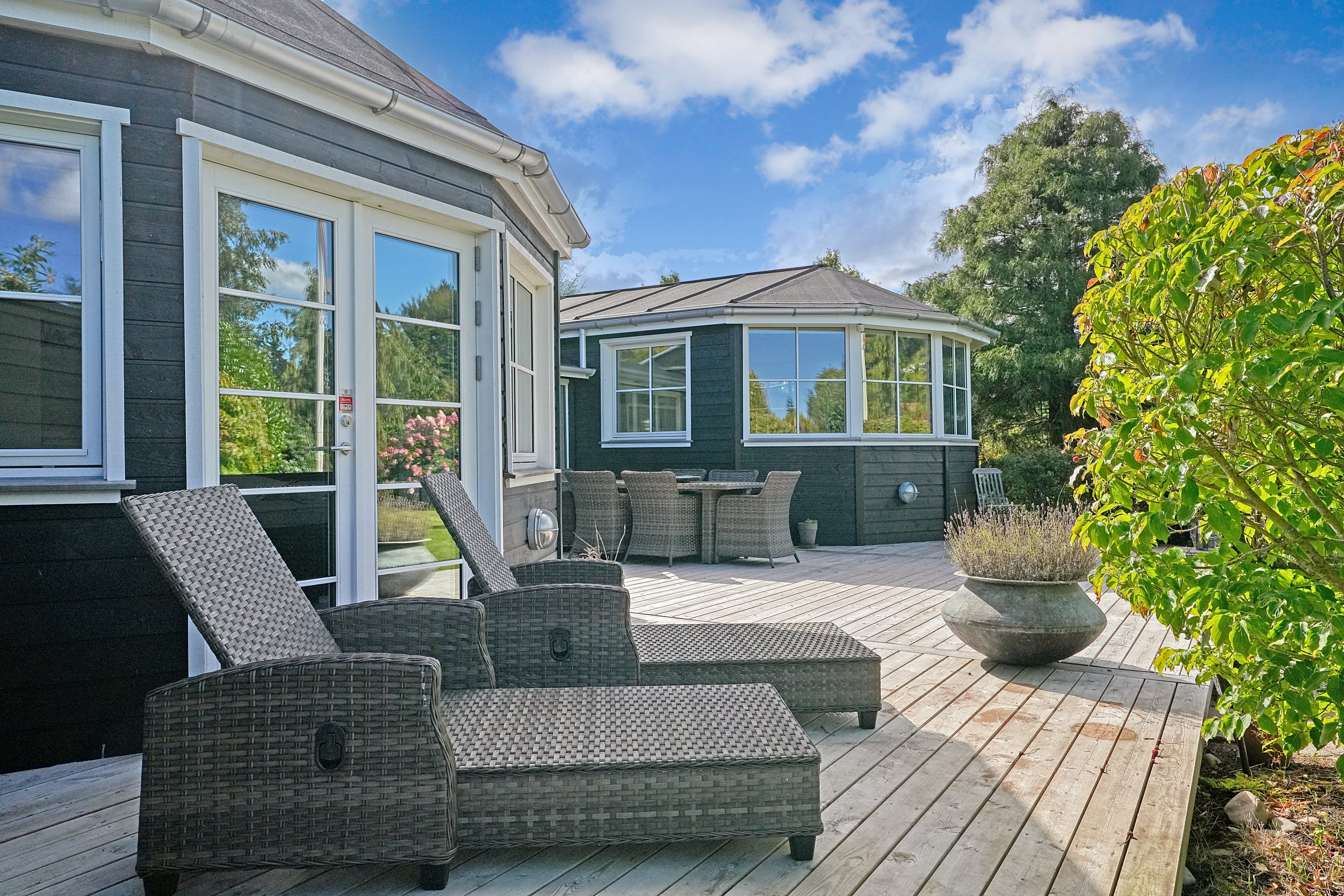 Fremhævet terrasse billede i fuldskærmstilstand. Billede af Bøgevej 32, Horneby, 3100 Hornbæk