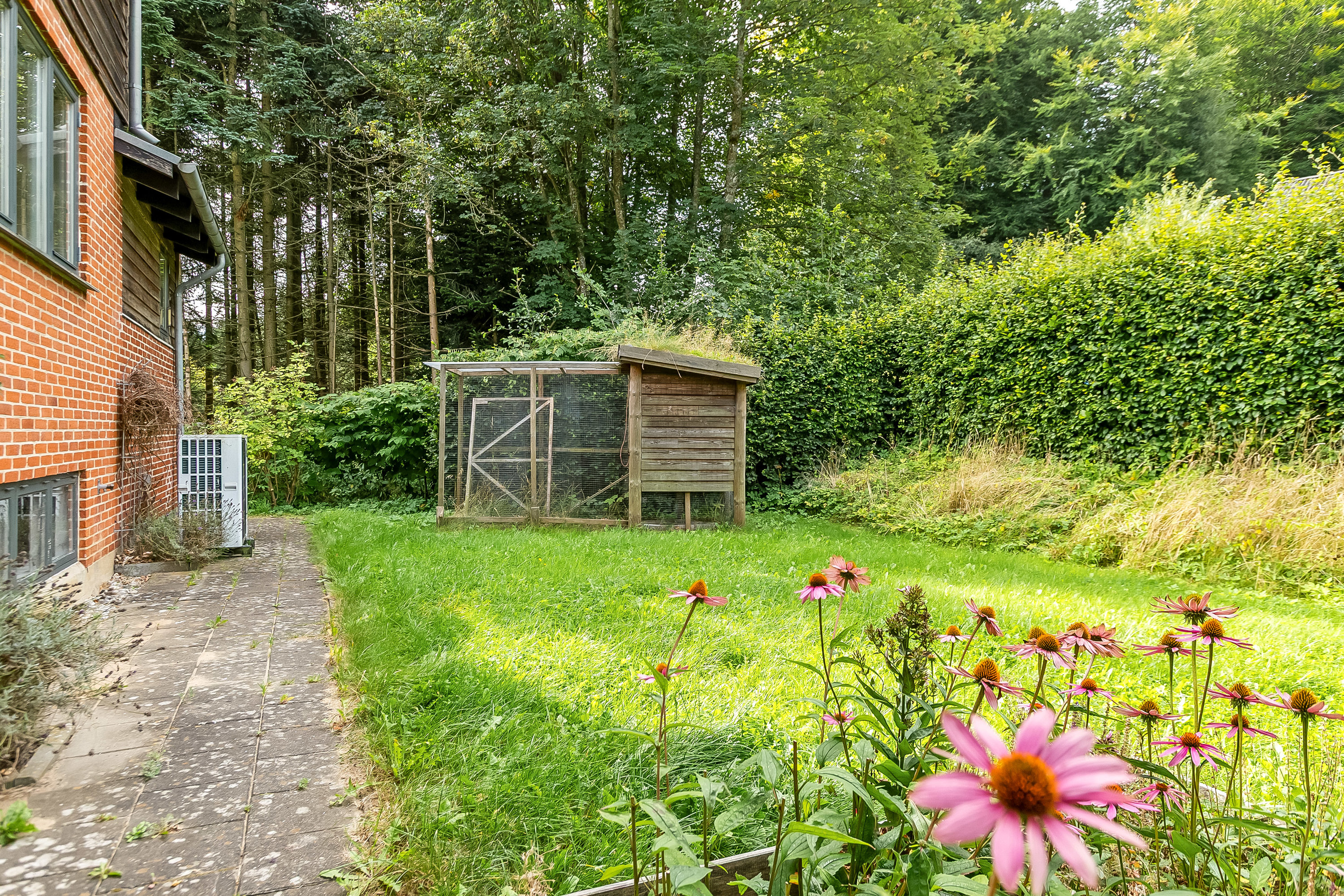 Fremhævet forhave billede i fuldskærmstilstand. Billede af Sellerup Vangvej 116, Sellerup, 7080 Børkop