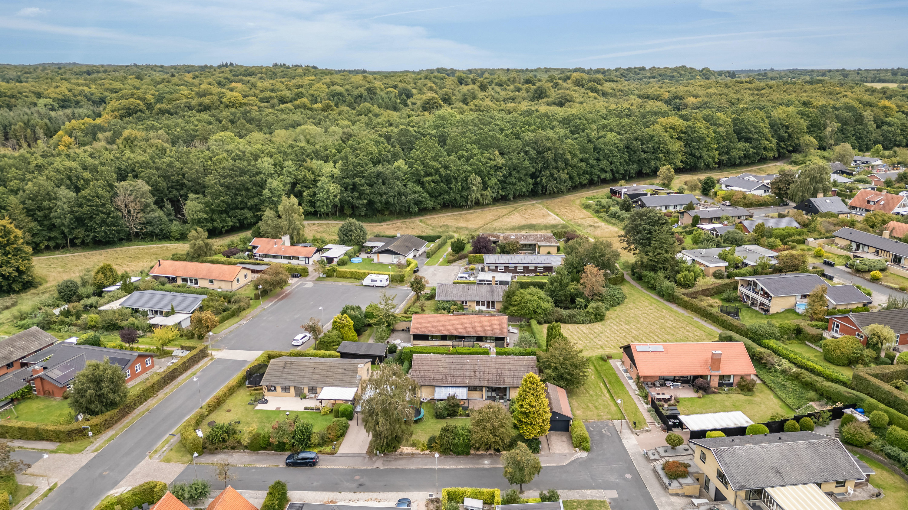 Fremhævet luftfoto billede i fuldskærmstilstand. Billede af Digemestervej 3, 3400 Hillerød