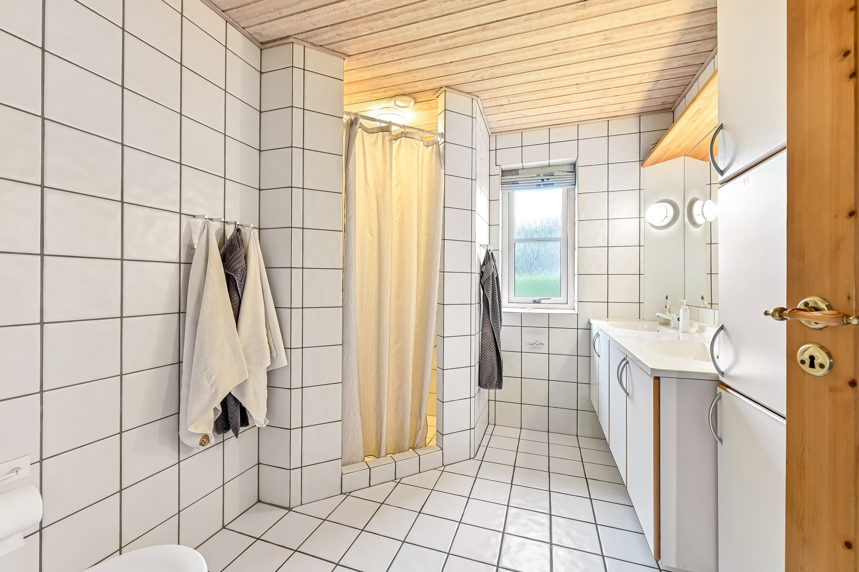 Fremhævet badeværelse billede i fuldskærmstilstand. Billede af Vester Alle 16, 6933 Kibæk