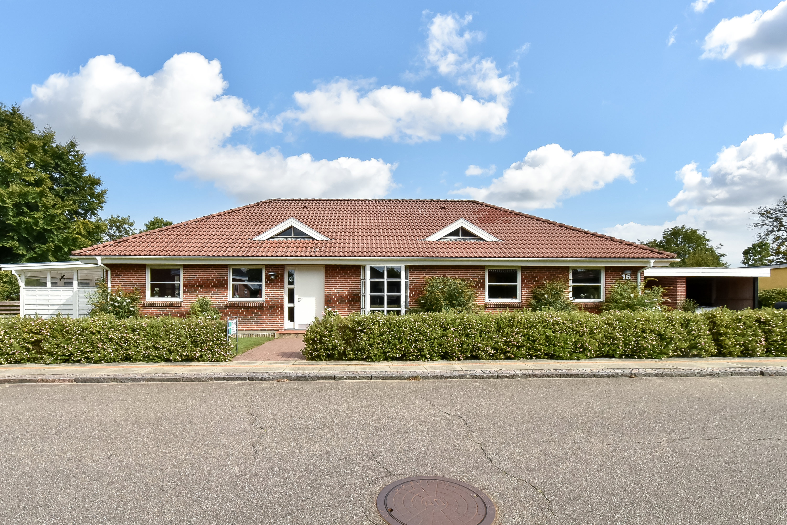 Fremhævet ejendommen billede i fuldskærmstilstand. Billede af Vester Alle 16, 6933 Kibæk