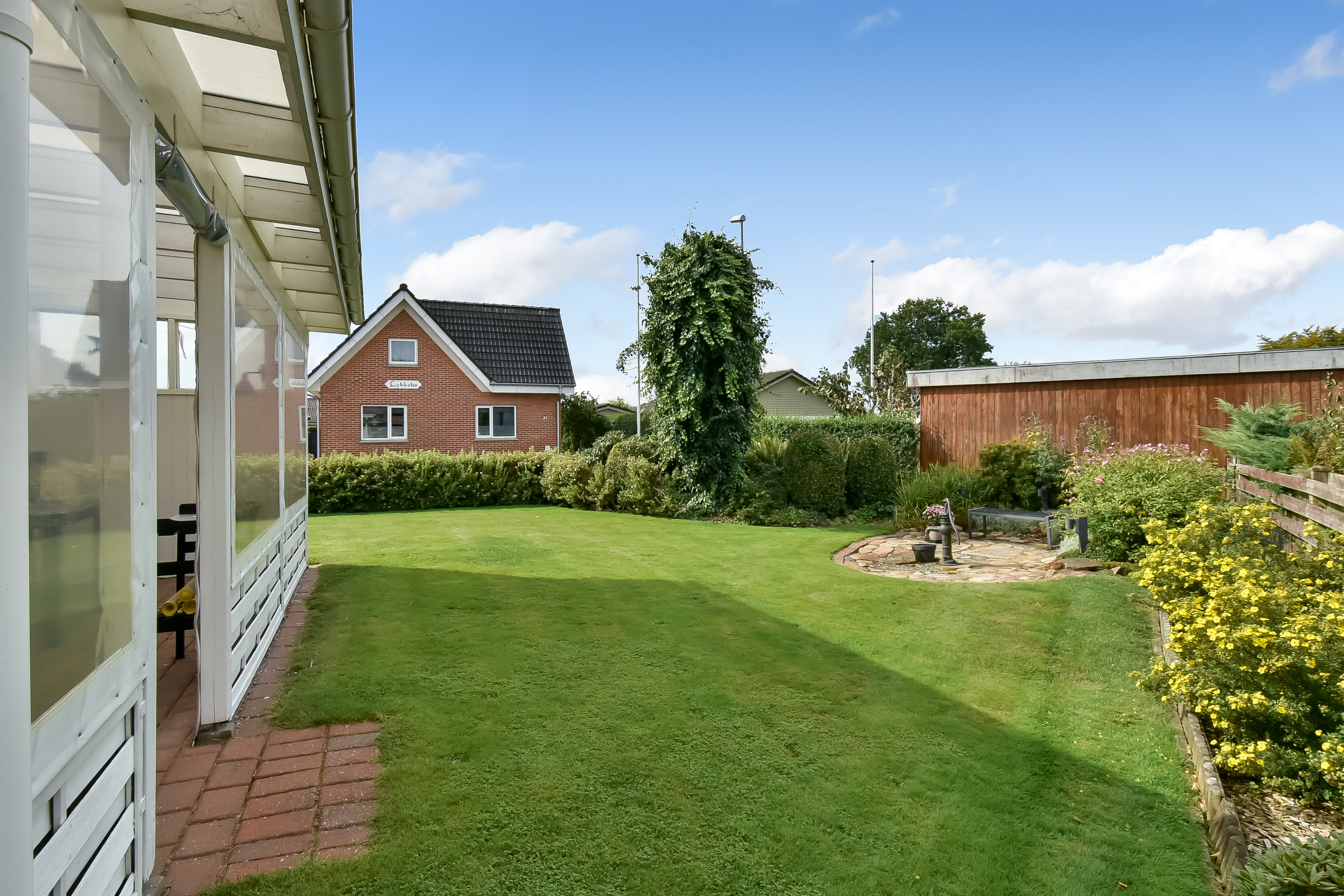 Fremhævet have billede i fuldskærmstilstand. Billede af Vester Alle 16, 6933 Kibæk