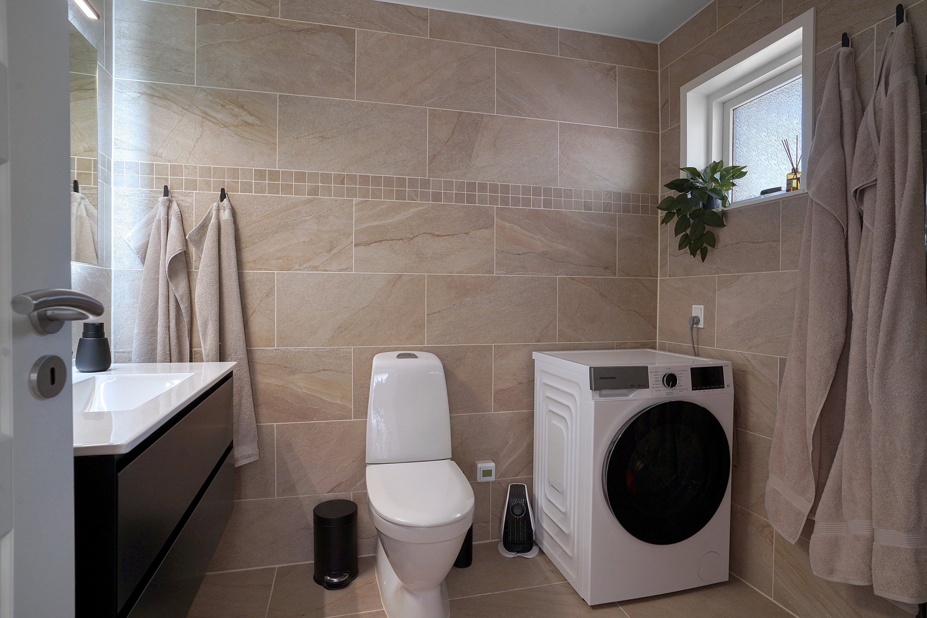 Fremhævet badeværelse billede i fuldskærmstilstand. Billede af Ibisvej 17, 3120 Dronningmølle