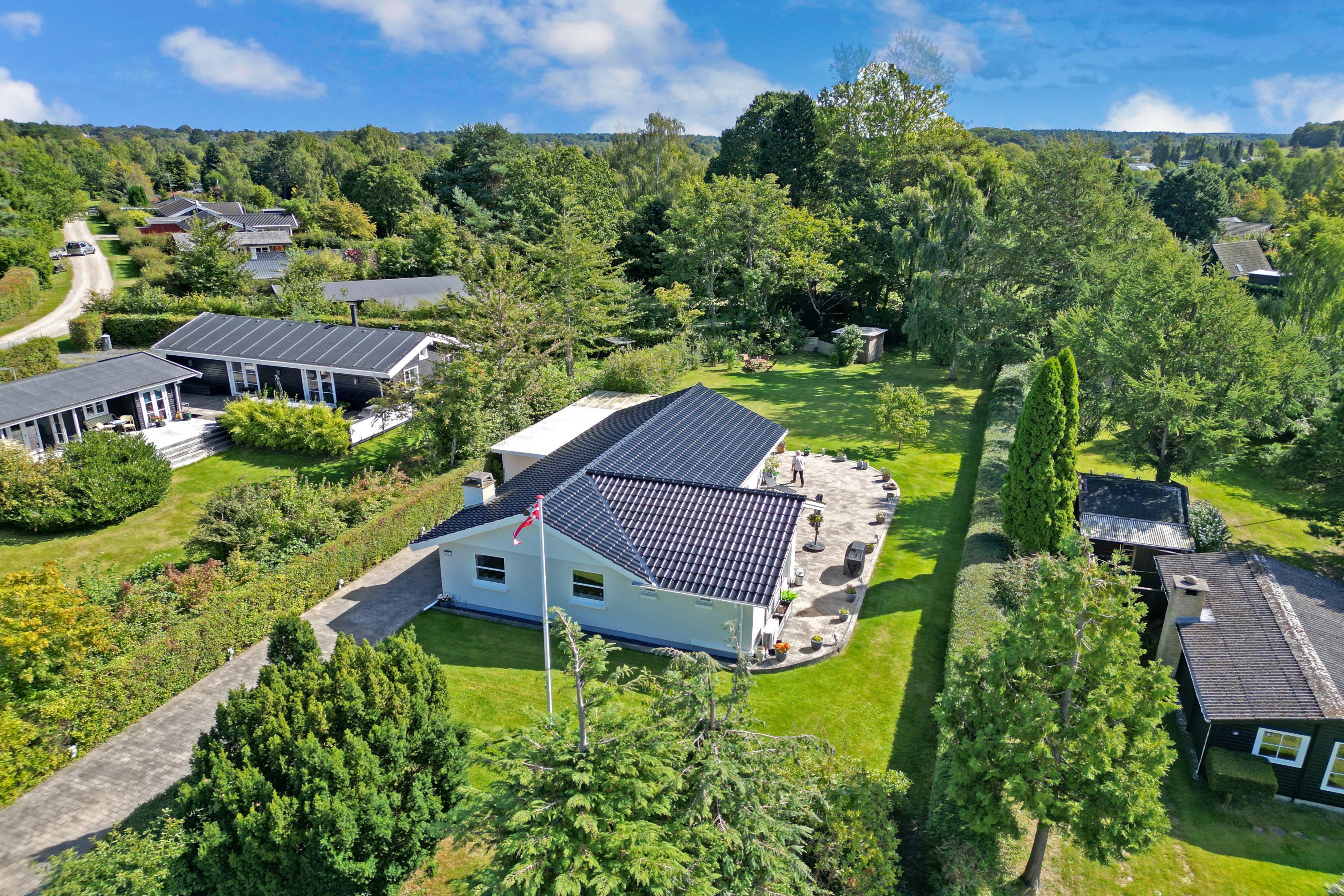 Fremhævet luftfoto billede i fuldskærmstilstand. Billede af Ibisvej 17, 3120 Dronningmølle