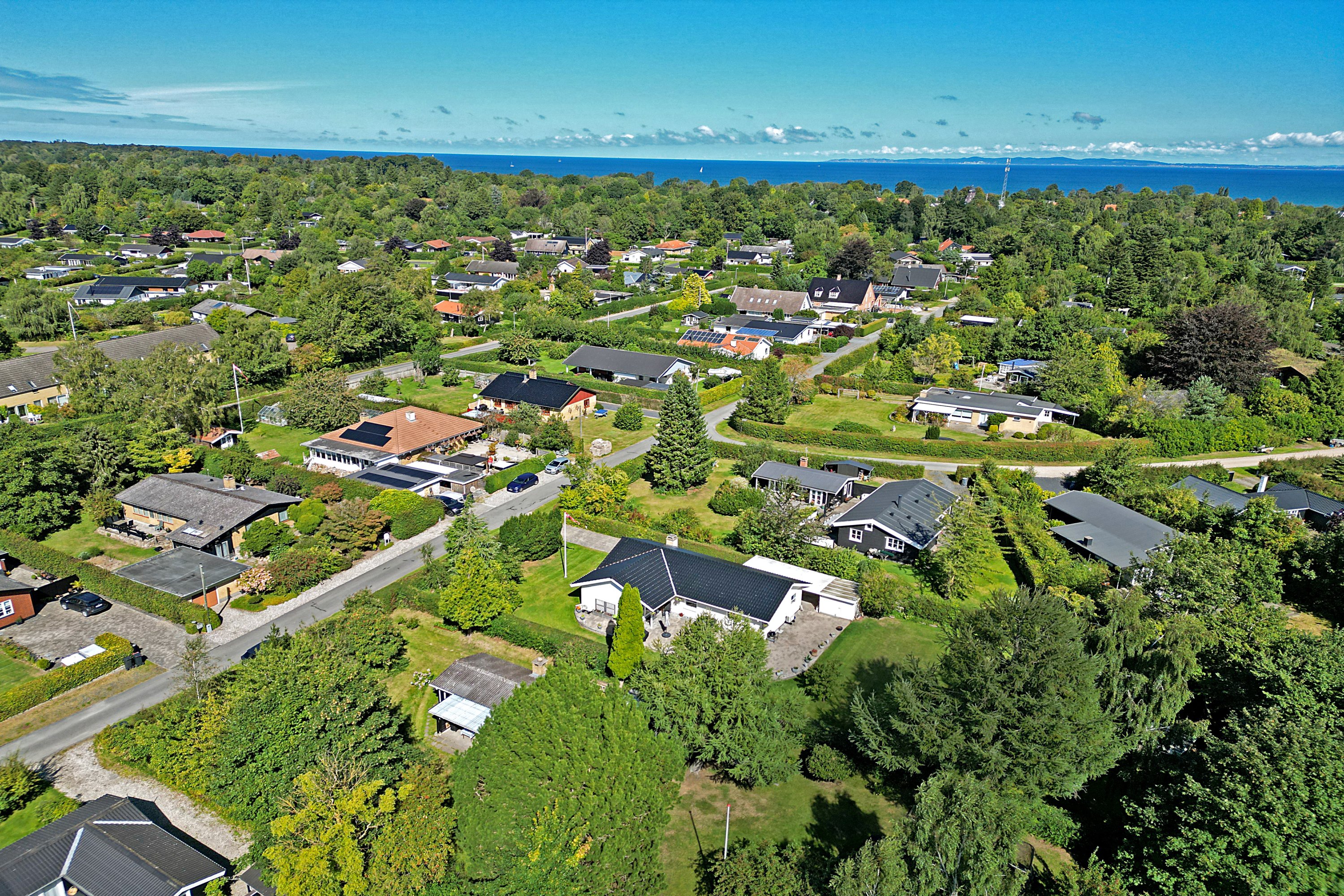 Fremhævet luftfoto billede i fuldskærmstilstand. Billede af Ibisvej 17, 3120 Dronningmølle