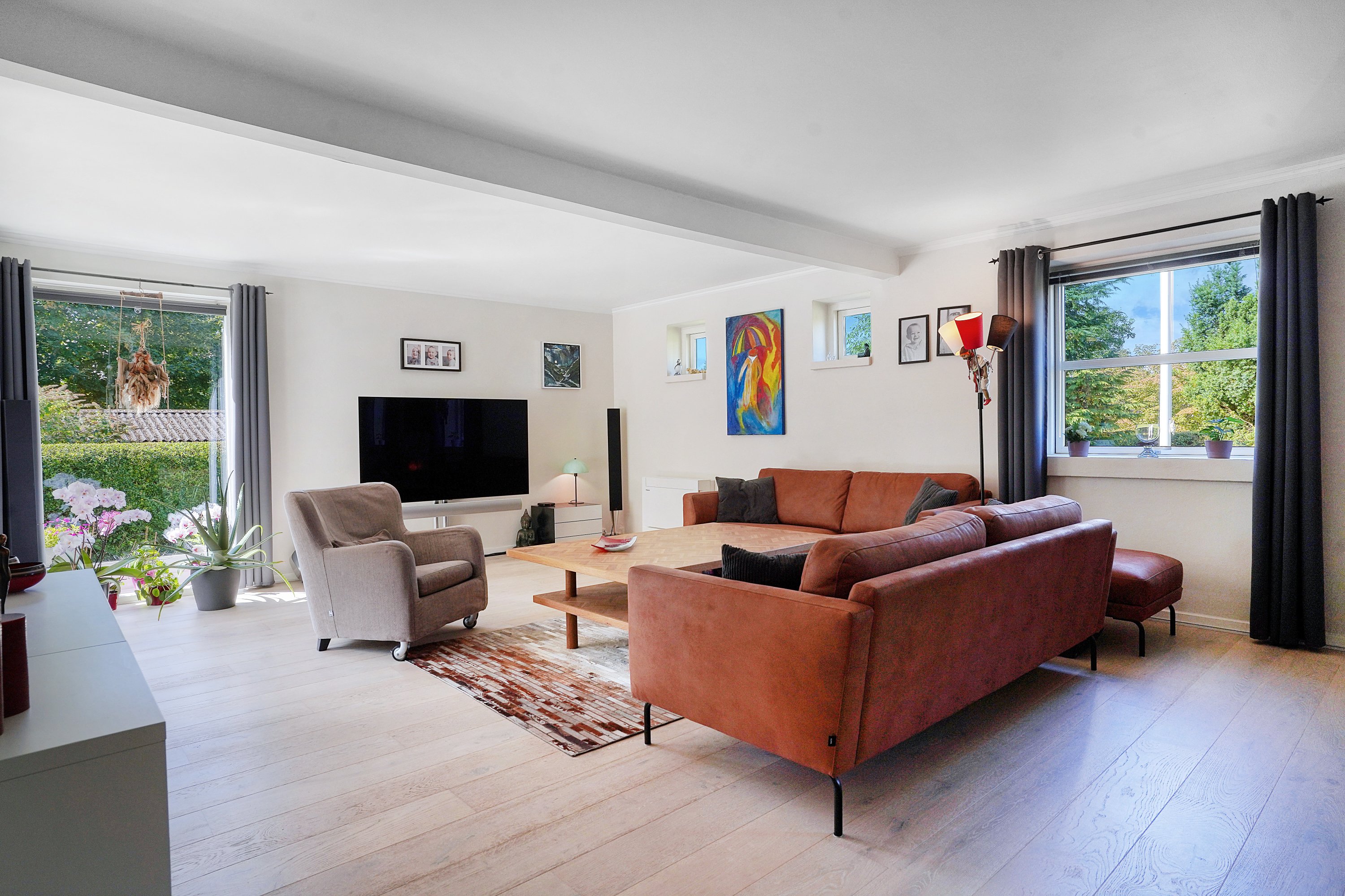 Fremhævet stue billede i fuldskærmstilstand. Billede af Ibisvej 17, 3120 Dronningmølle