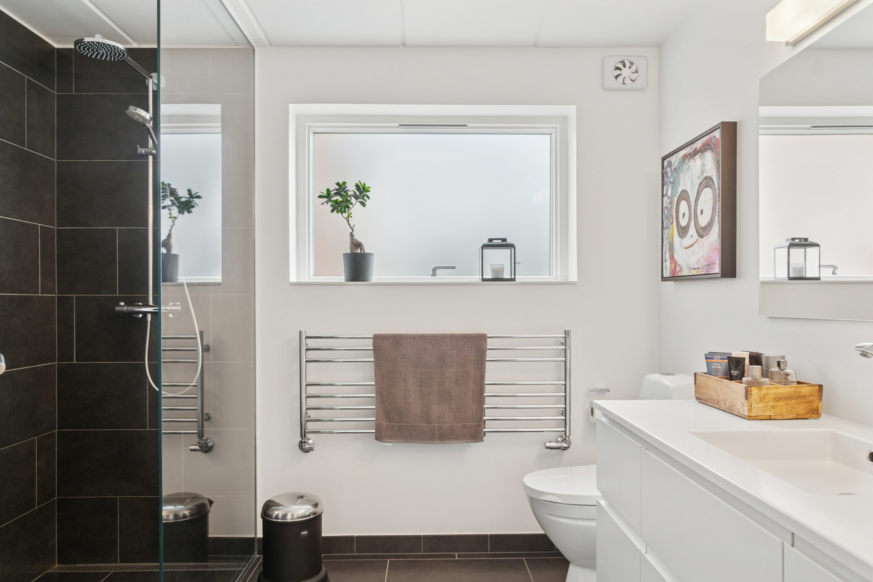 Fremhævet badeværelse billede i fuldskærmstilstand. Billede af Kaj Munks Vej 18, 8600 Silkeborg