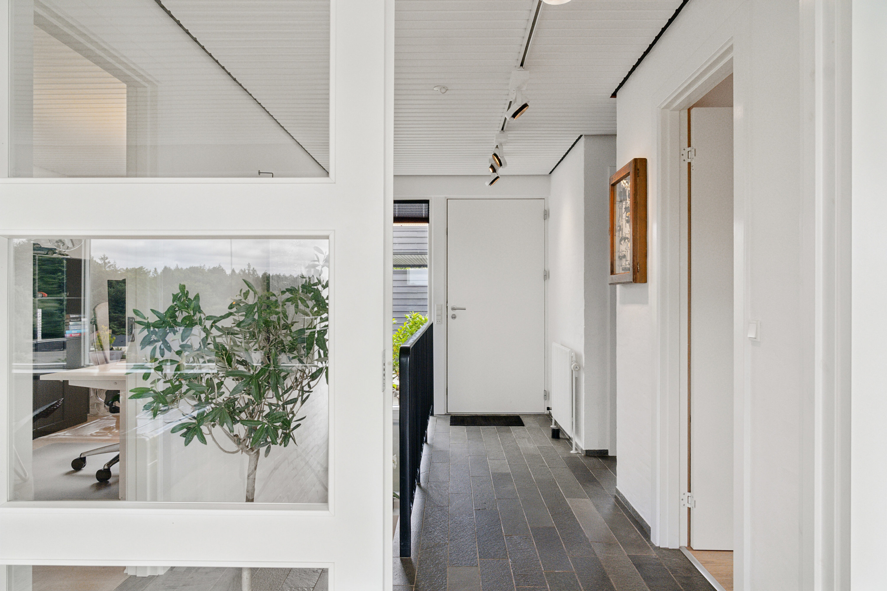 Fremhævet gang billede i fuldskærmstilstand. Billede af Kaj Munks Vej 18, 8600 Silkeborg