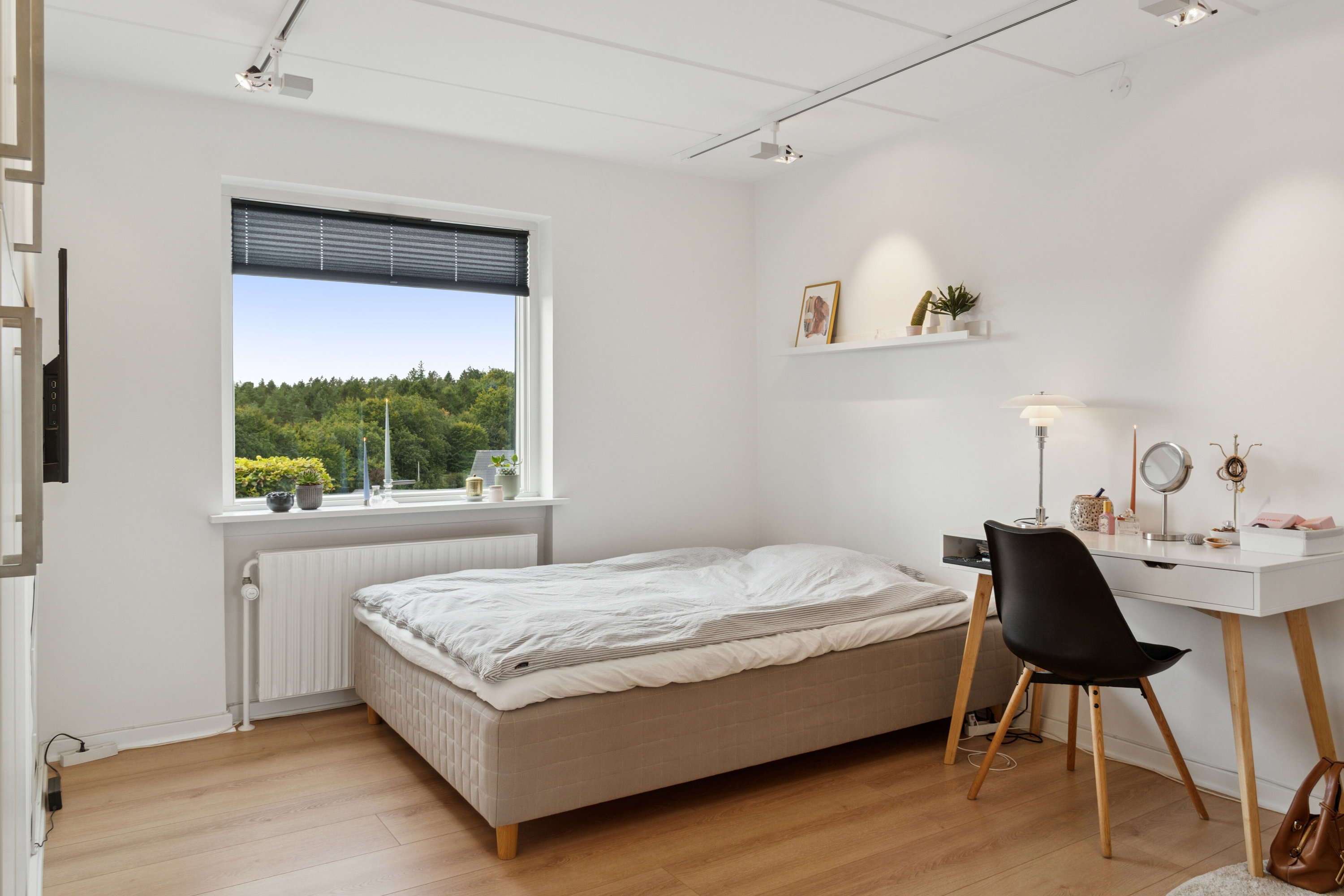 Fremhævet soveværelse billede i fuldskærmstilstand. Billede af Kaj Munks Vej 18, 8600 Silkeborg