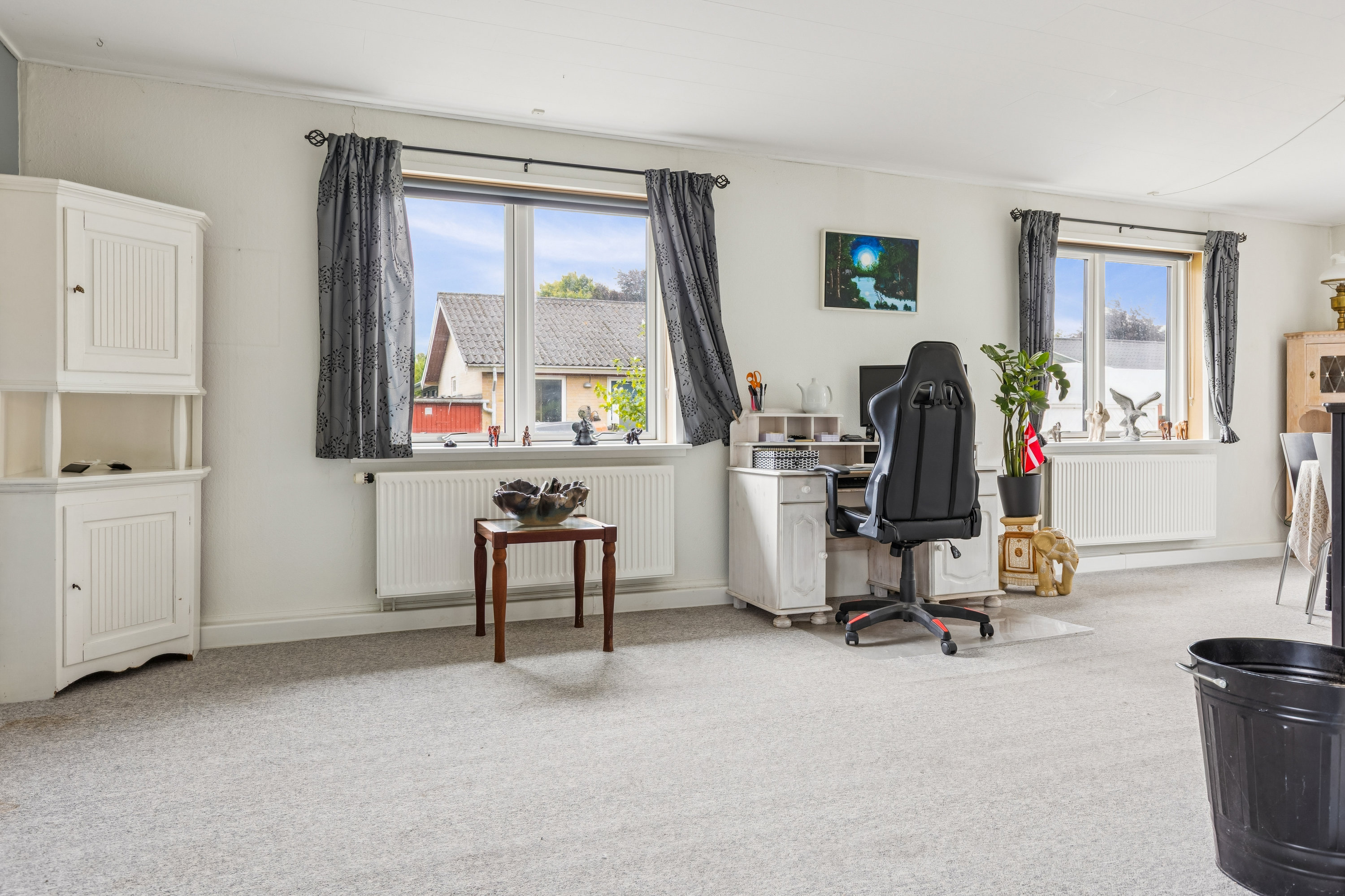 Fremhævet stue billede i fuldskærmstilstand. Billede af Nykøbingvej 56, Stigs Bjergby, 4440 Mørkøv