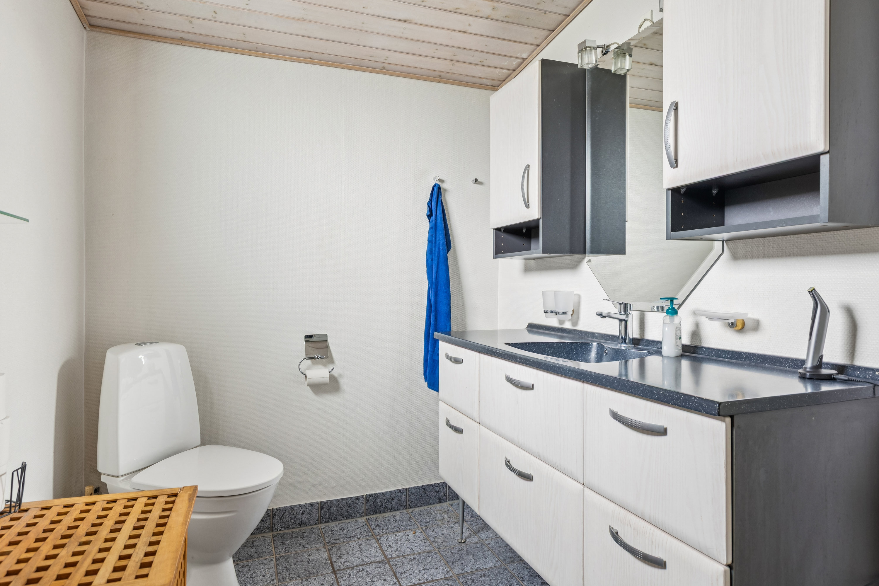 Fremhævet badeværelse billede i fuldskærmstilstand. Billede af Nykøbingvej 56, Stigs Bjergby, 4440 Mørkøv