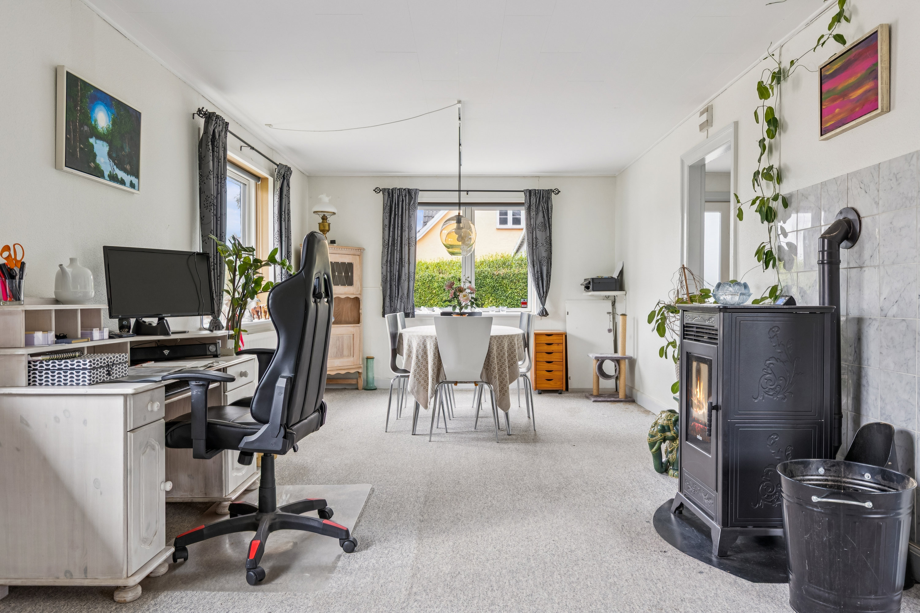 Fremhævet stue billede i fuldskærmstilstand. Billede af Nykøbingvej 56, Stigs Bjergby, 4440 Mørkøv