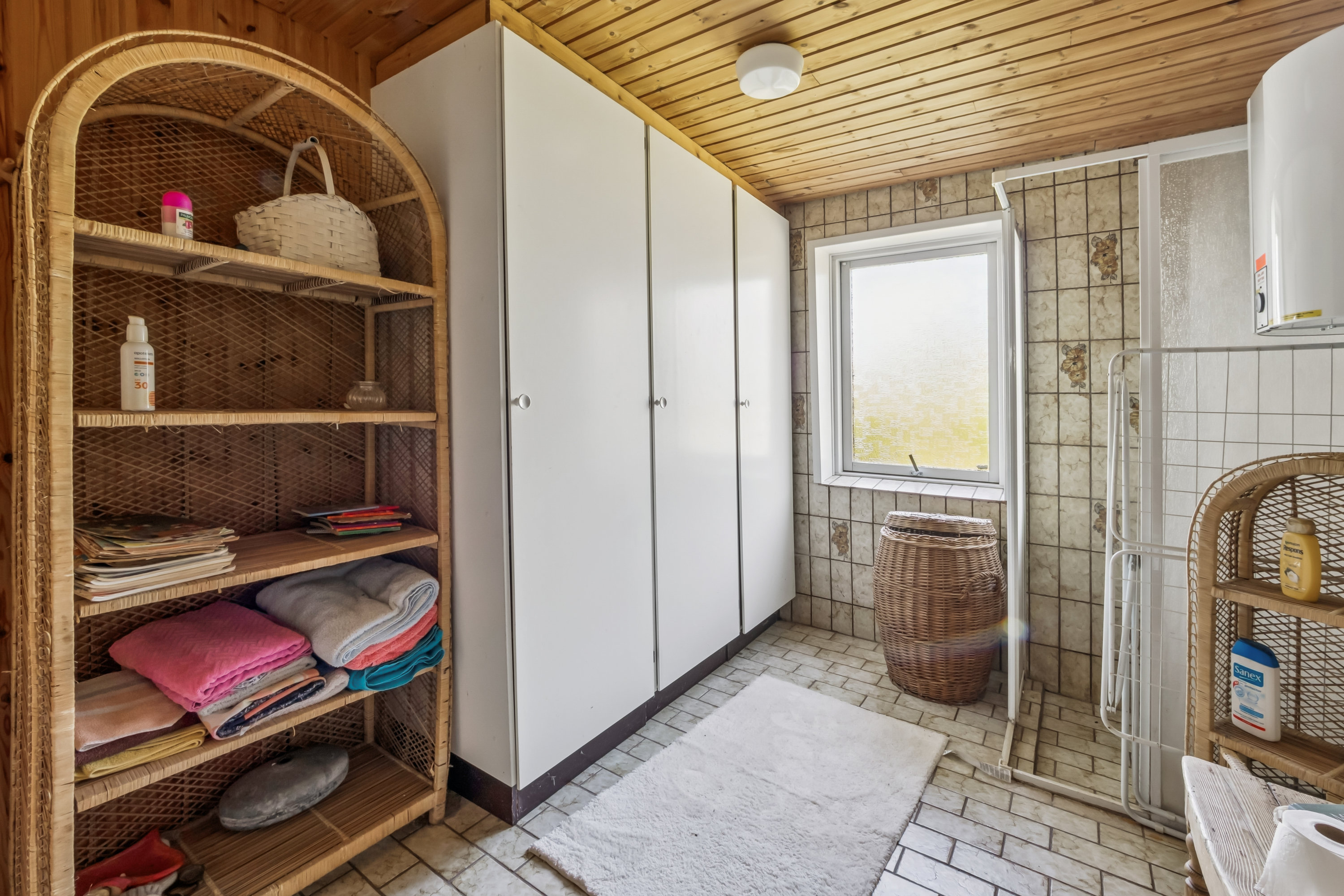 Fremhævet gang billede i fuldskærmstilstand. Billede af Mikkelsbakke 16, Tæbring, 7900 Nykøbing M