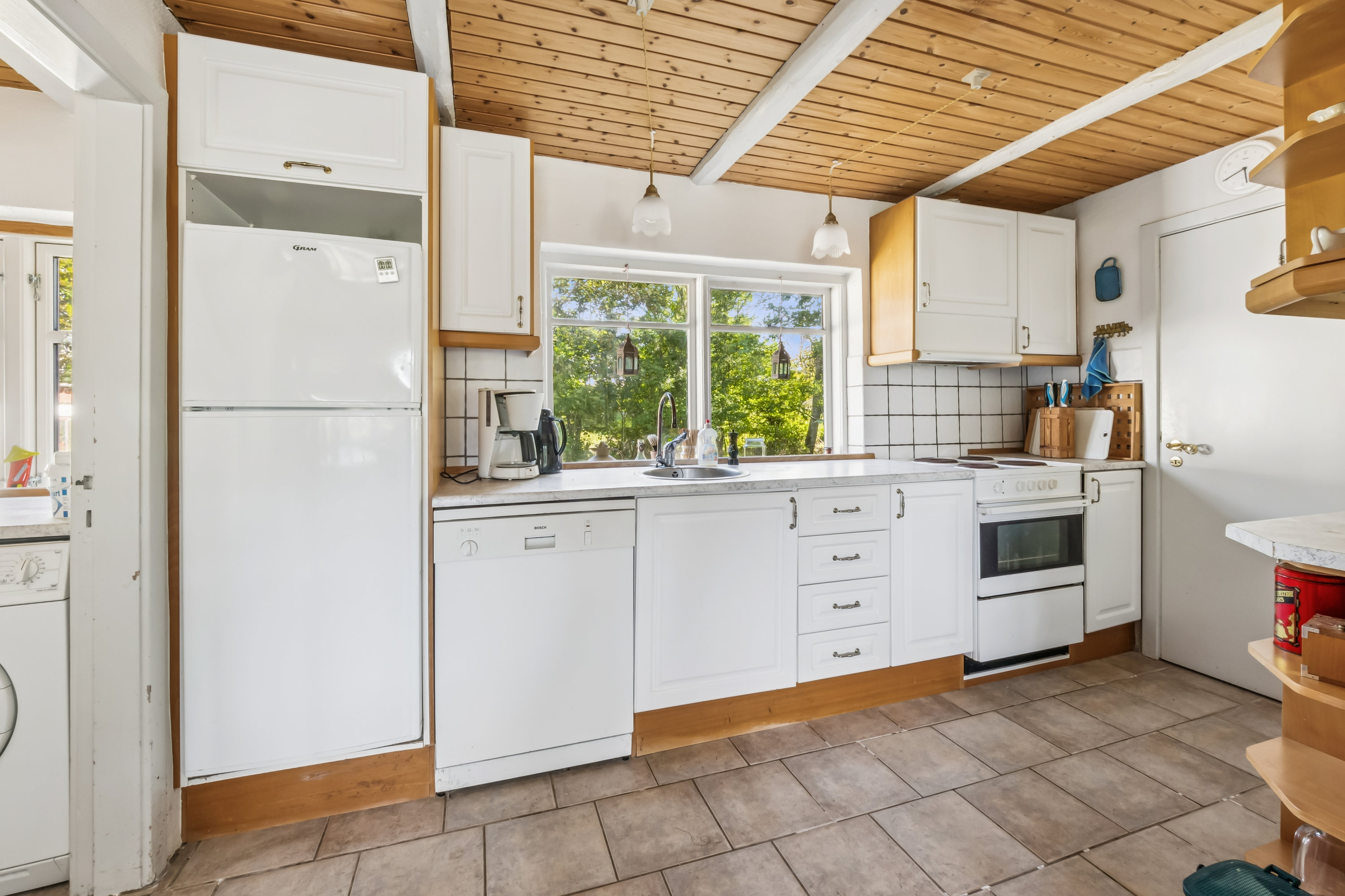 Fremhævet køkken billede i fuldskærmstilstand. Billede af Mikkelsbakke 16, Tæbring, 7900 Nykøbing M