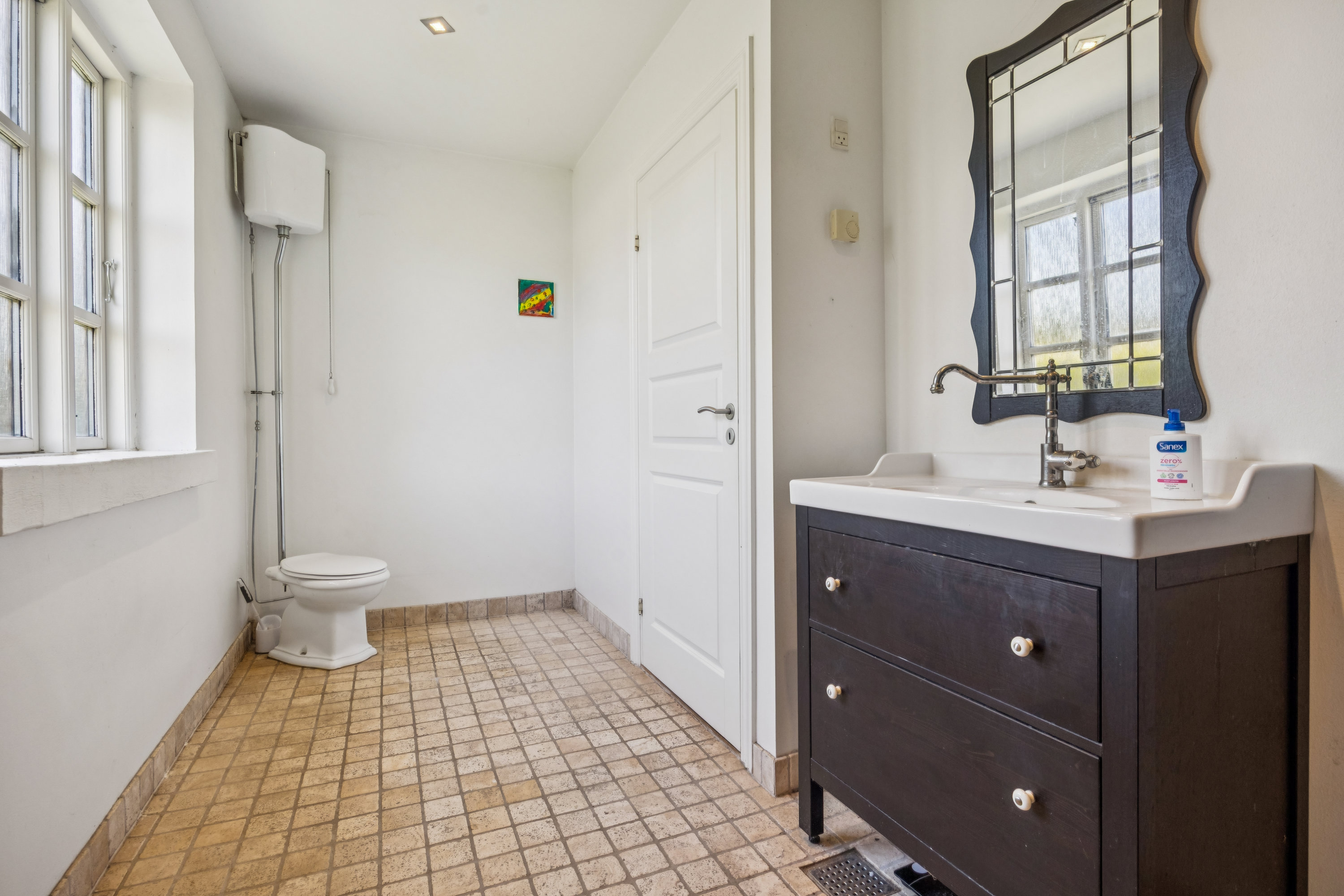 Fremhævet badeværelse billede i fuldskærmstilstand. Billede af Kirkestien 2, Ulsted, 9370 Hals