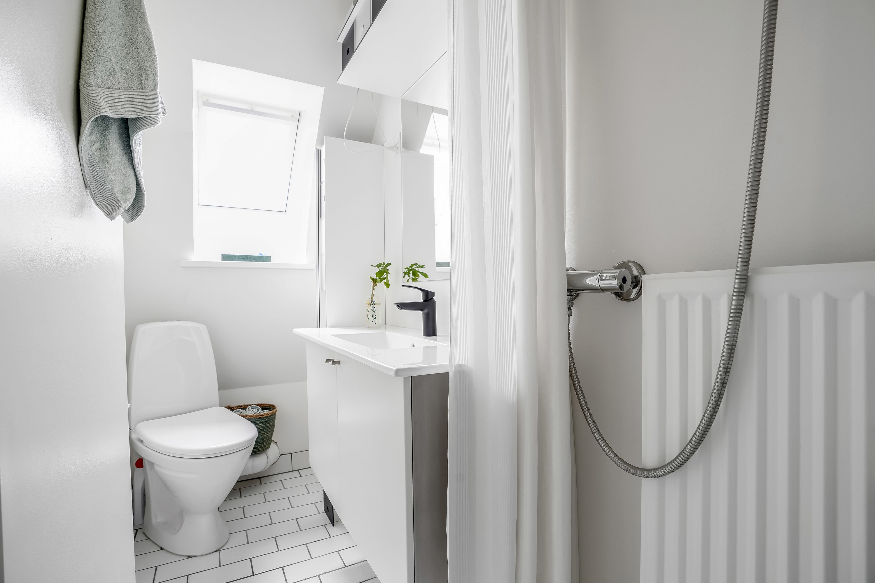 Fremhævet badeværelse billede i fuldskærmstilstand. Billede af Karen Brahes Vej 7, 4. tv., 5000 Odense C