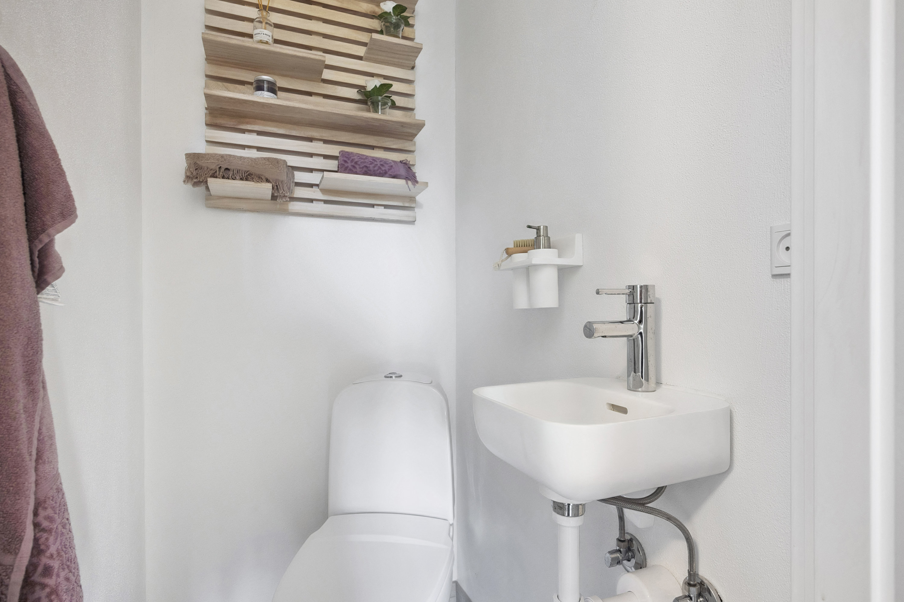 Fremhævet badeværelse billede i fuldskærmstilstand. Billede af Bisnapvej 33, Bisnap, 9370 Hals