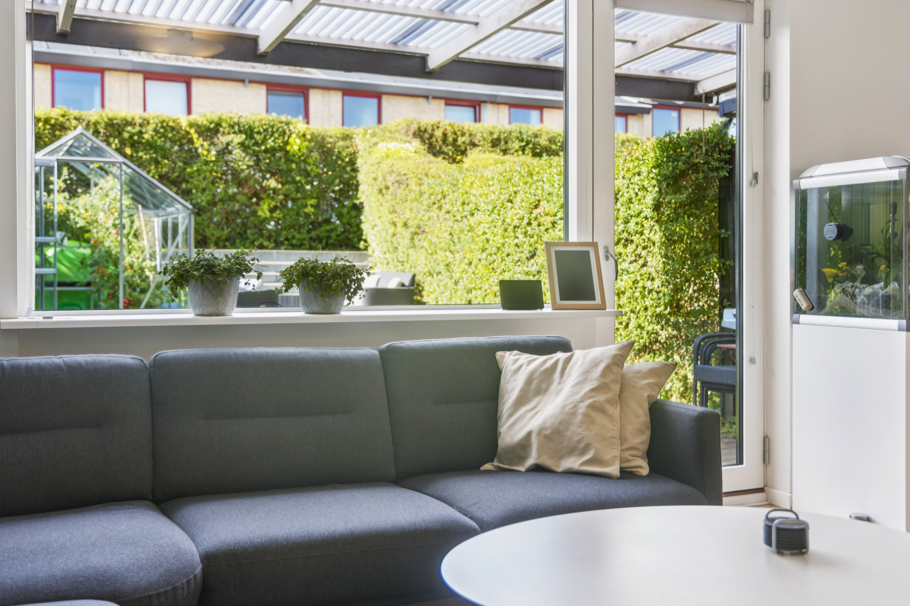 Fremhævet stue billede i fuldskærmstilstand. Billede af Godske Lindenovs Vej 203, Gug, 9210 Aalborg SØ